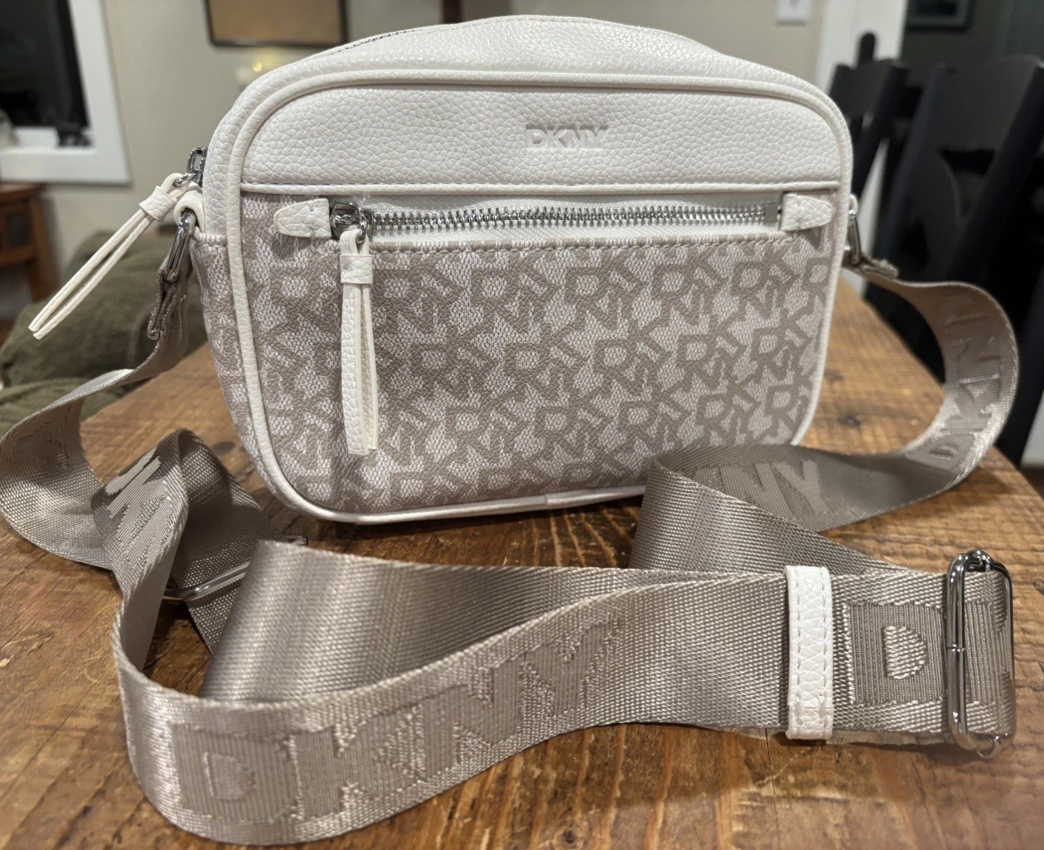 DKNY NWOT Women’s Camera Crossbody Bag White Logo Print Small Shoulder Bag NEW