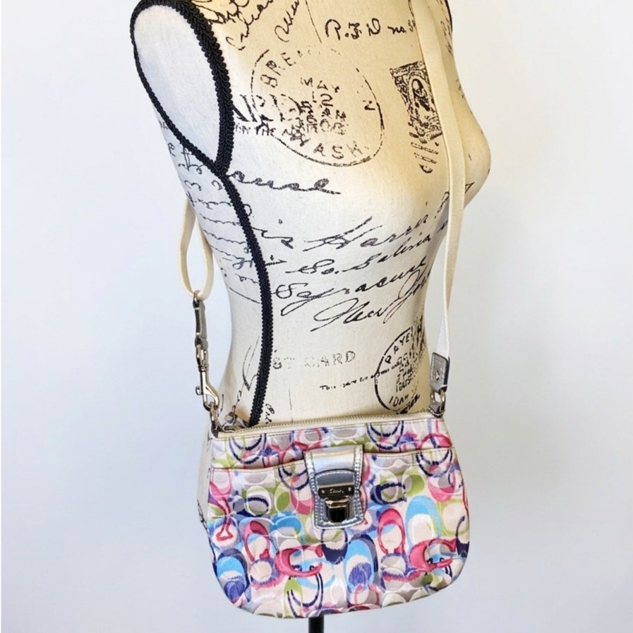 Coach Poppy Dream C Signature Scribble Print Hippie Crossbody – Style: 19030