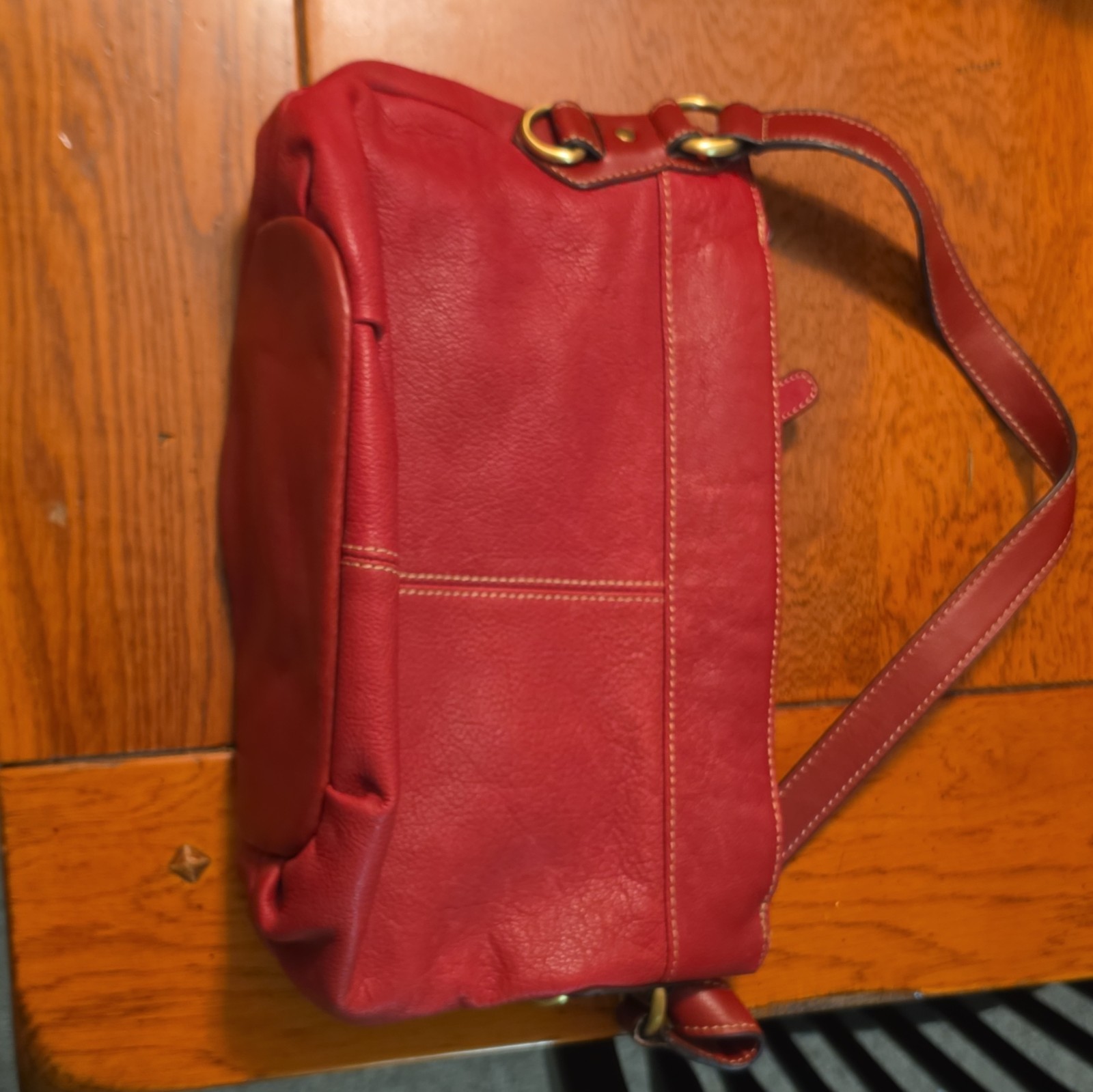 Croft & Barrow Women’s Red Shoulder Bag Zip Closure, Gold Hardware, Pockets