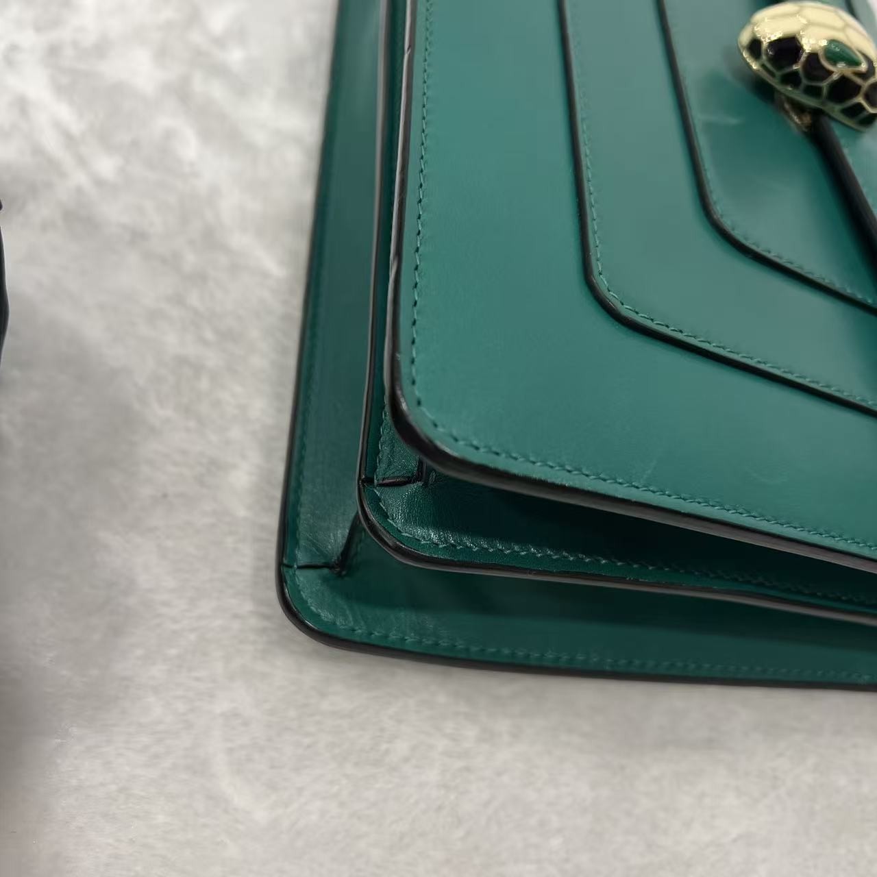 Auth Bvlgari Serpenti Shoulder Bag Deep Green Calfskin Leather Designer Classic