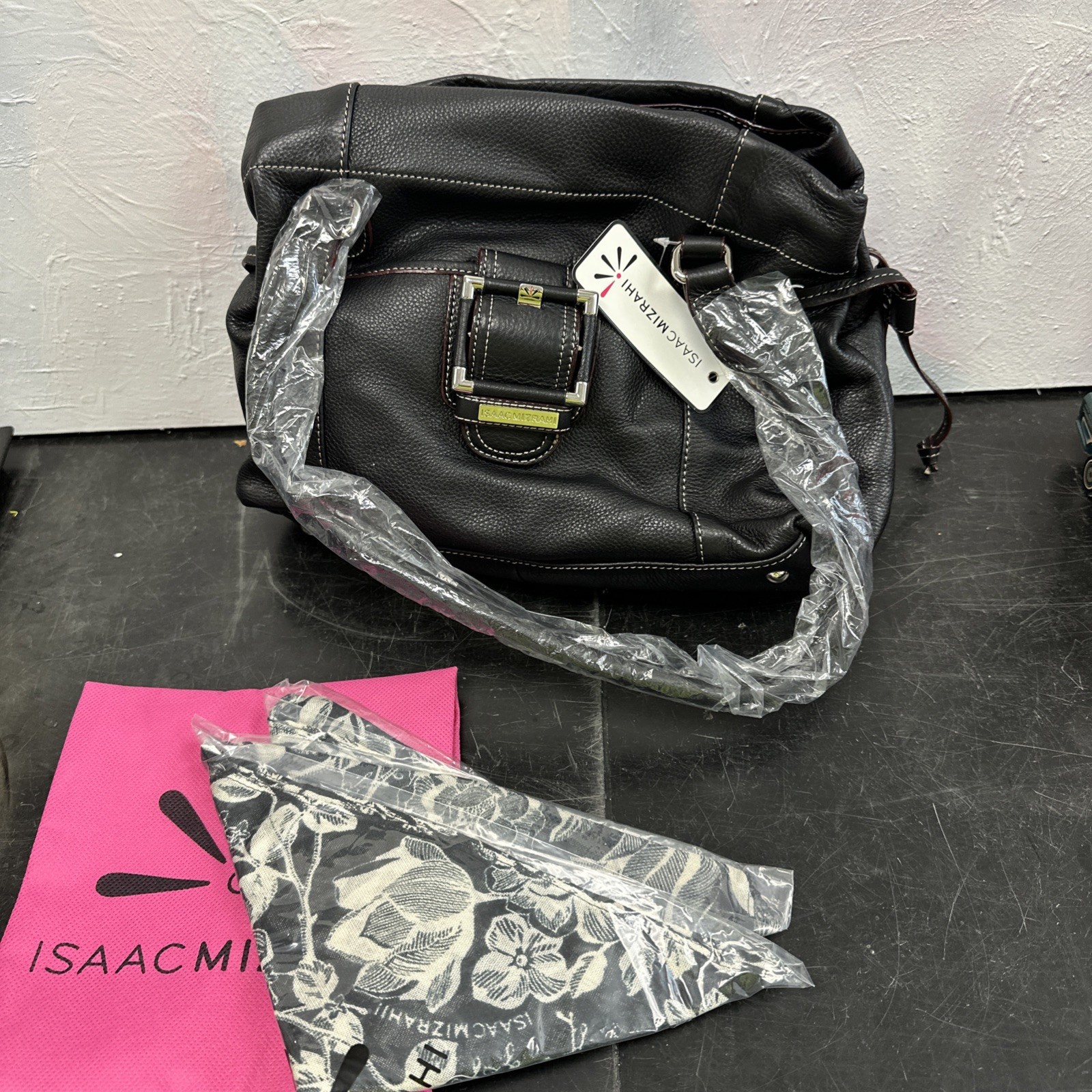 Isaac Mizrahi Live/Black Pebbled Leather Crossbody Purse