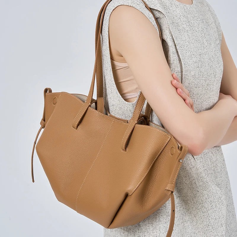 Top-Grain Cowhide Leather Large-Capacity Women’s Tote Bag, Versatile Minimalist