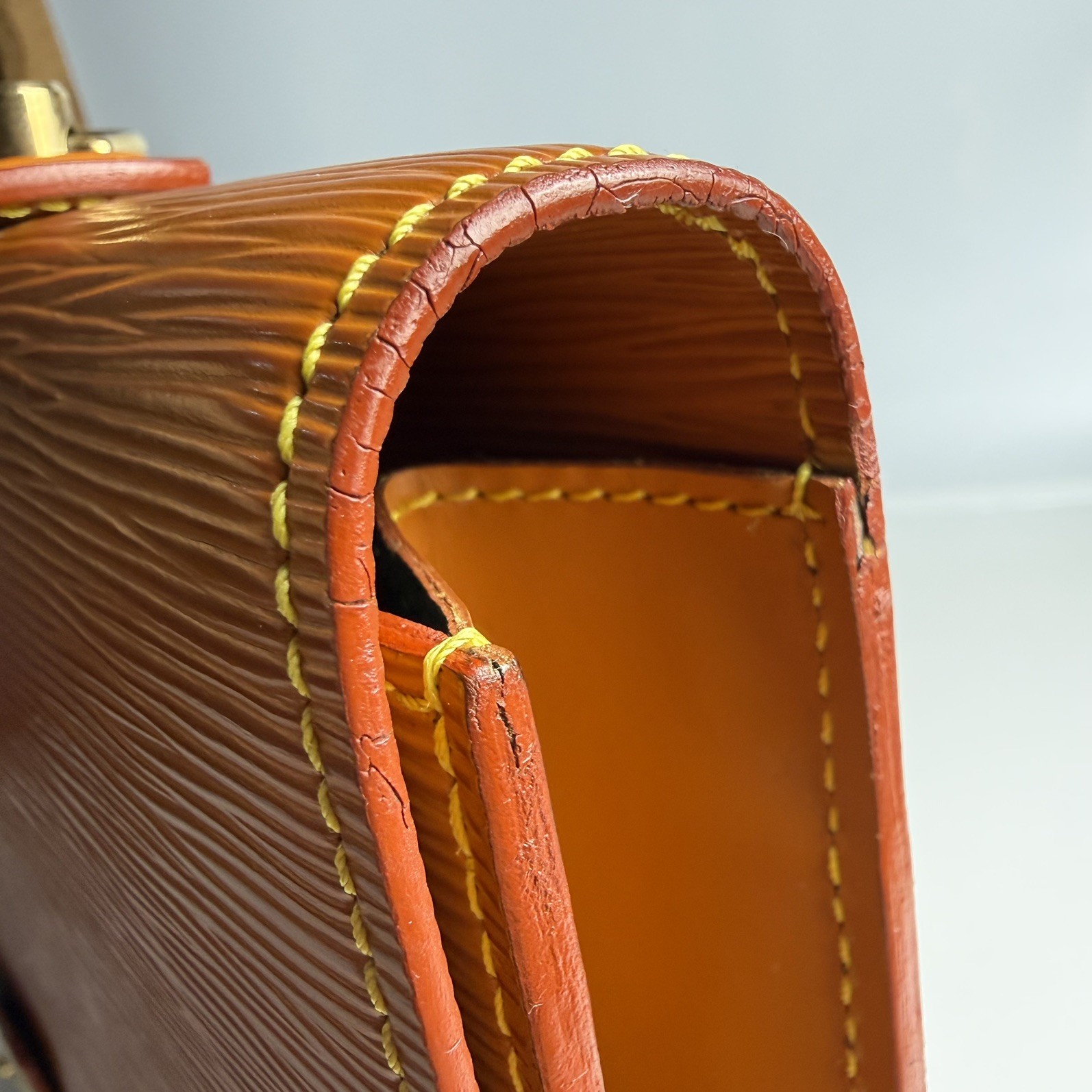 Vintage Louis Vuitton Serviette Fermoir briefcase in Epi Leather (Kenyan Fawn)