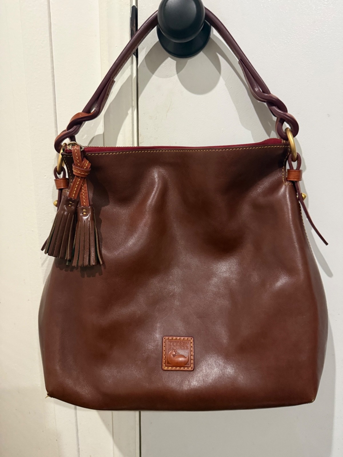 dooney and bourke florentine twist strap hobo in chestnut.