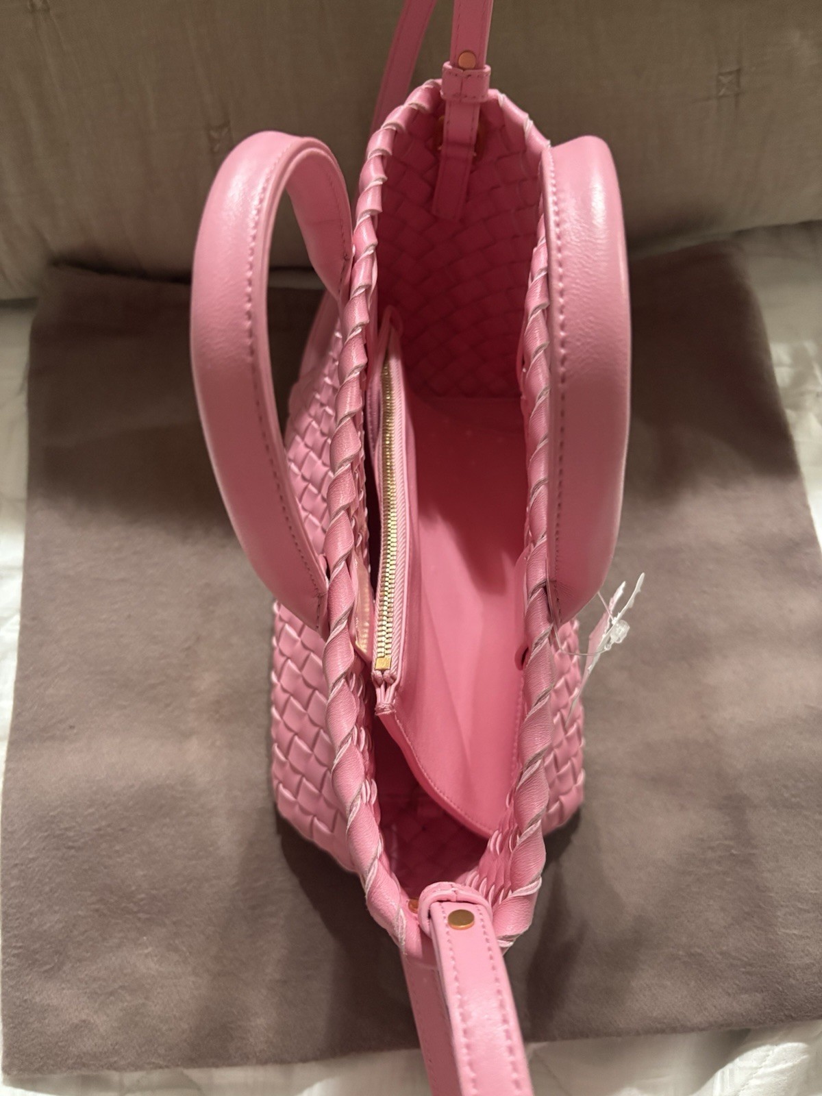 Bottega Veneta Intrecio Cabat Mini In Pink