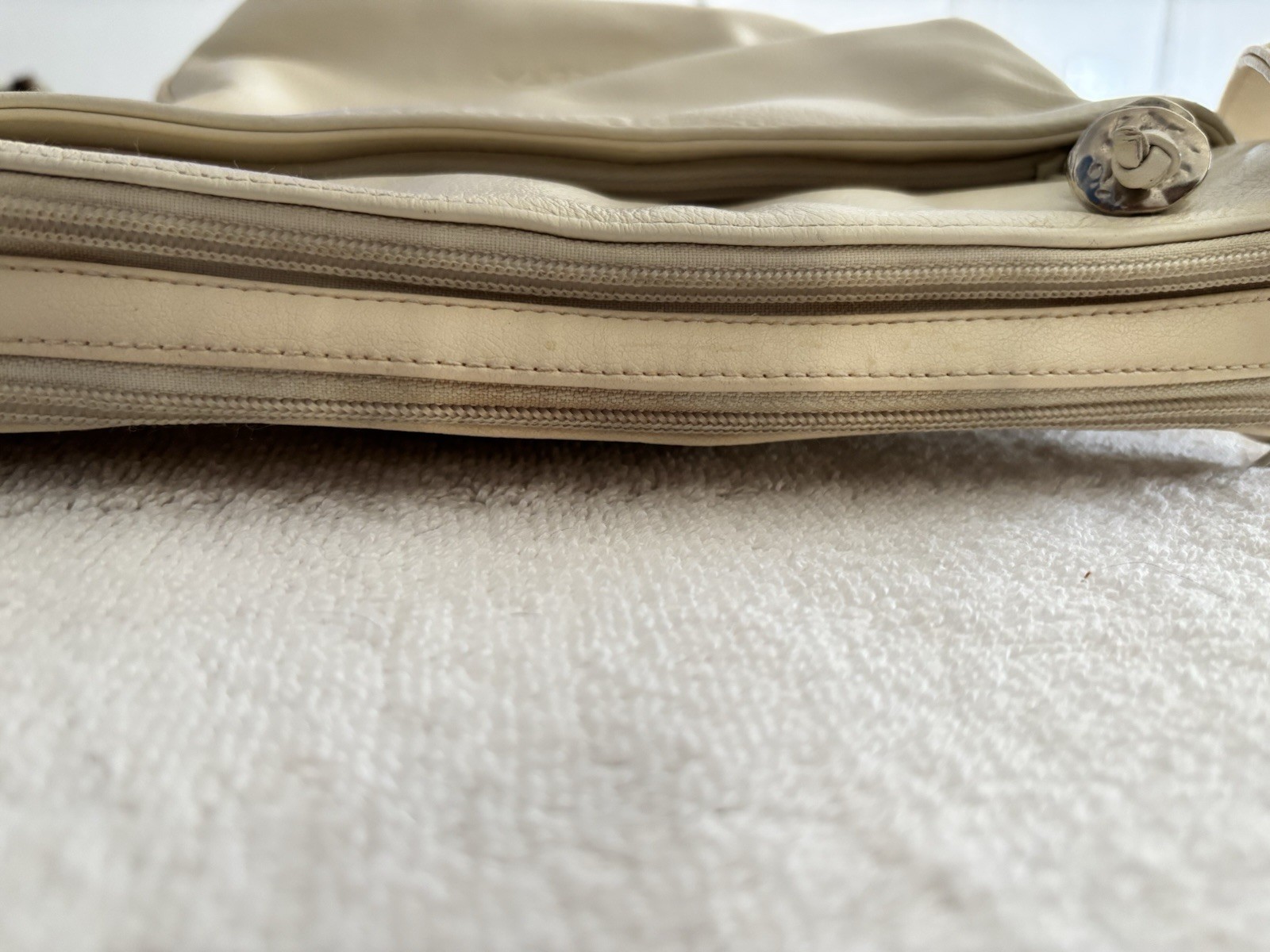 Vintage Sereta Cream Genuine Leather Crossbody Bag – Silver Bead Detail