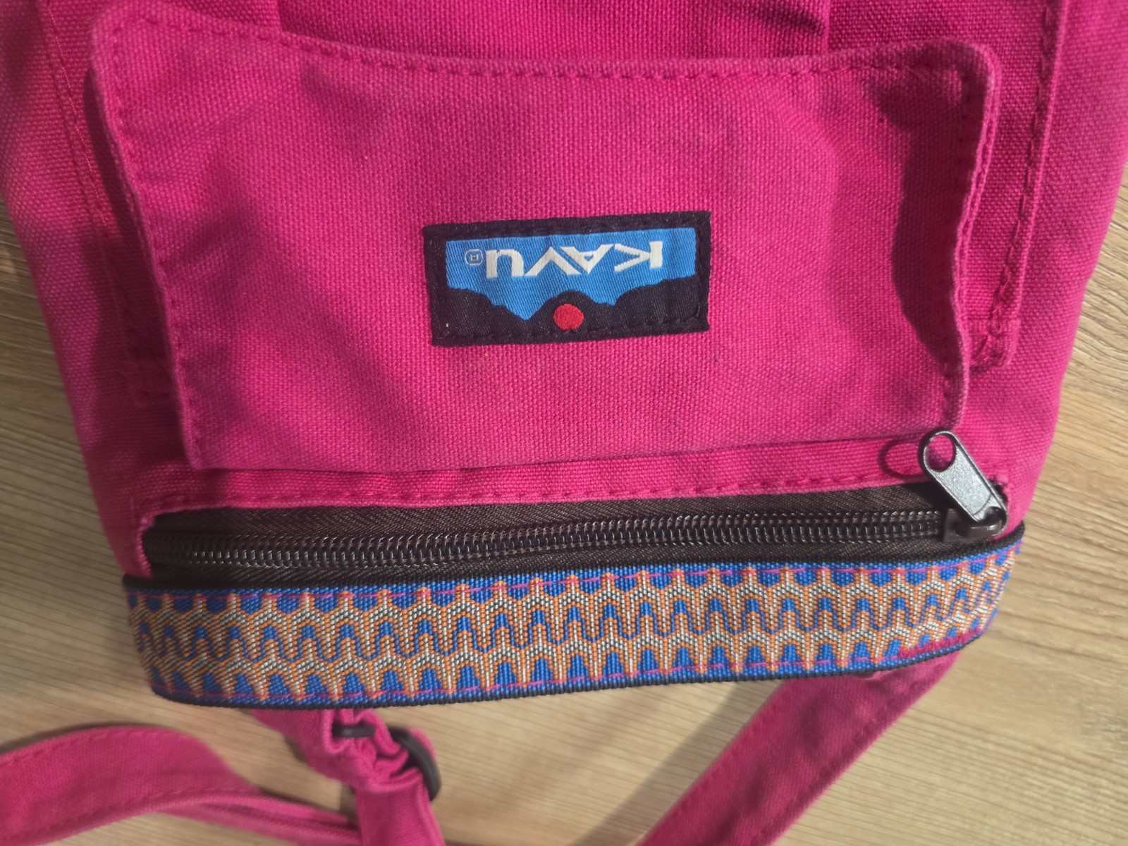 KAVU Keeper Crossbody Bag Pink Crush Canvas Shoulder Purse Adjustable Strap