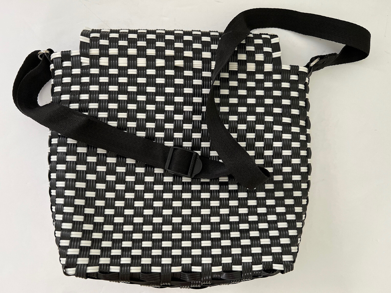 Women’s Black White Checkered Print Vinyl Crossbody Handbag Messenger Adjustable
