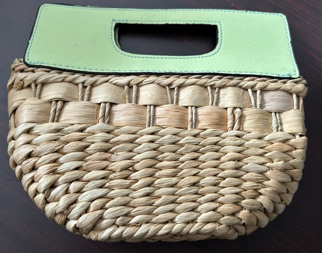 #843 Beautiful Liz Claiborne hand bag 100% corn husk & Poly Vinyl Real Nice!