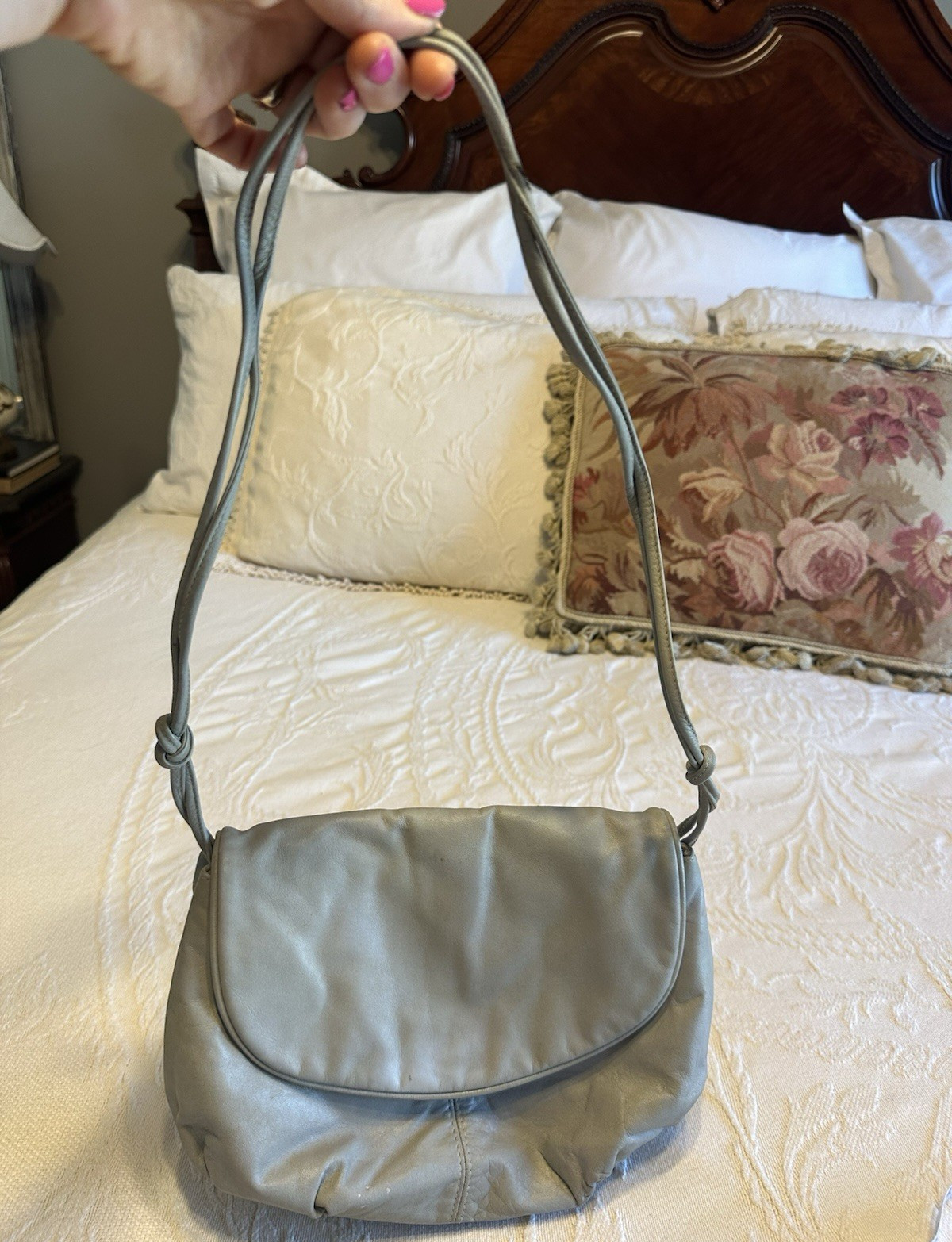 Cole Haan Women’s Gray Shoulder Bag Zip Accent Lined Inner Pockets Gray Strap