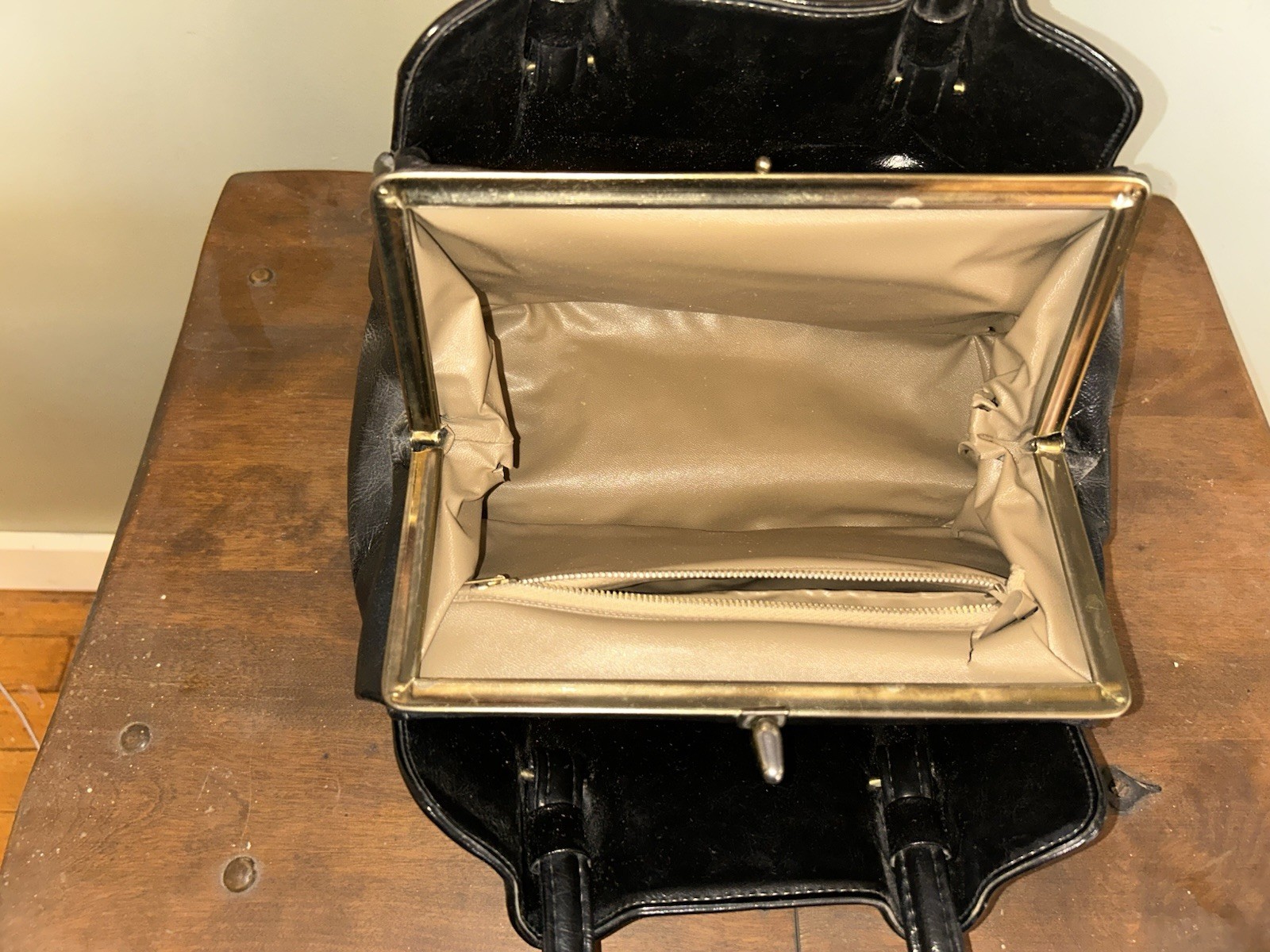 Black Frame Satchel Top Handle Kiss Lock Vintage See Description
