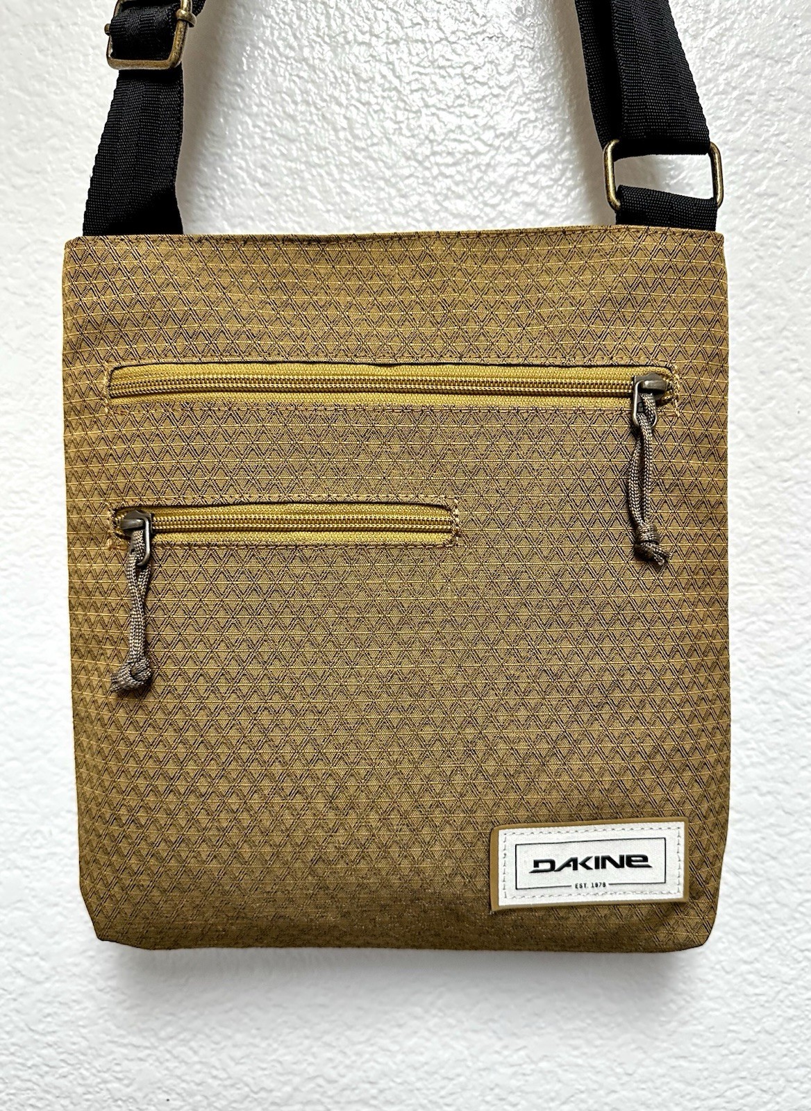 RARE Dakine Jo Jo Crossbody Messenger Bag Light Brown w/ Nature Print Lining