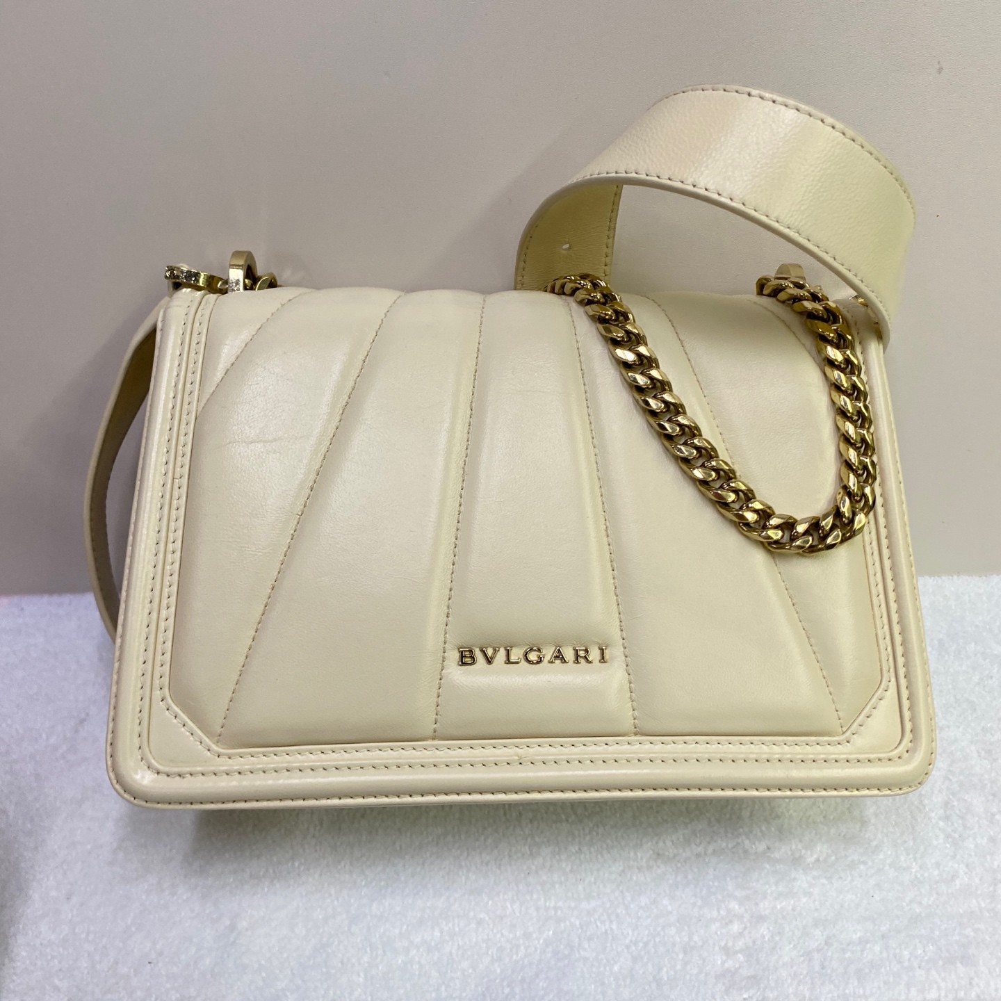 AUTH Bvlgari Serpenti Forever Cream White Quilted Medium Crossbody Bag