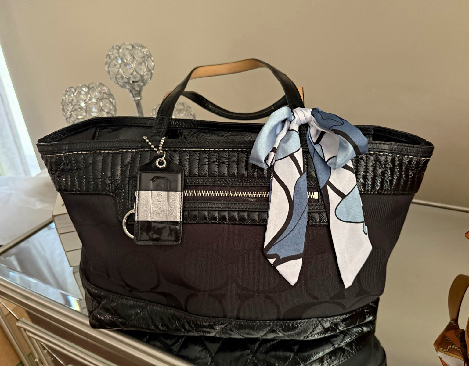 Coach Black Signature Large Tote Zip Top Silver Hardware Lined Pockets Keychain