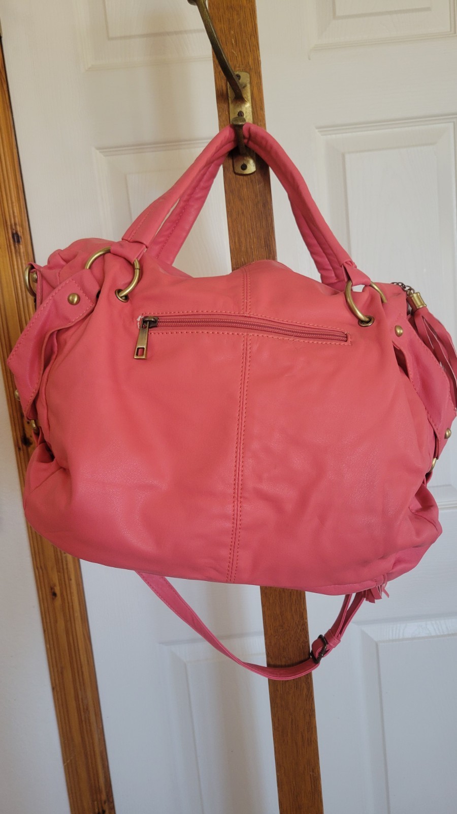 Lg pink Tote Purse Shoulder &Hand Straps Zippers Galore Pink Tassels Gold Accent