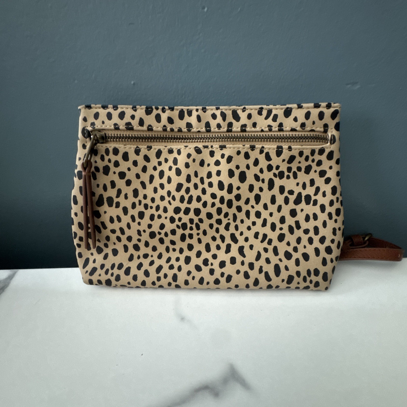 Universal Thread Crossbody Bag 9 x 6.5 Inches Faux Leather Animal Leopard Print