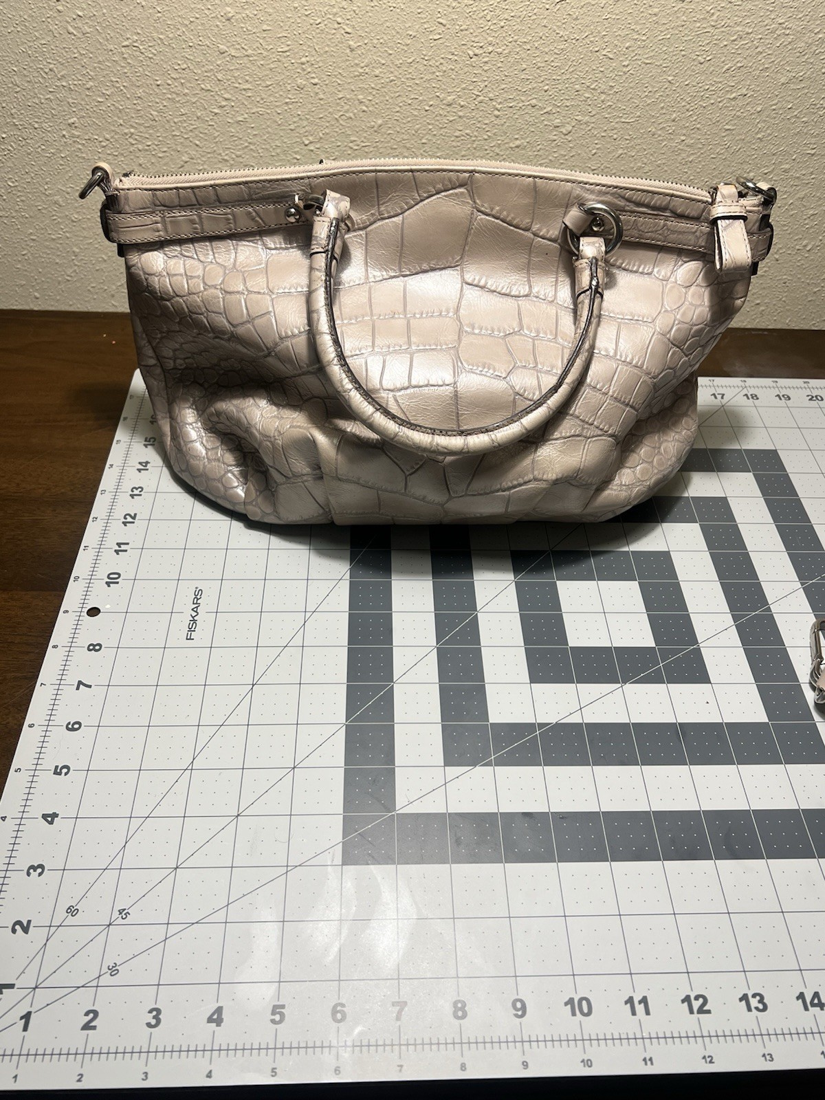 Coach F23044 Crocodile Embossed Lt Silver Crossbody Detachable Strap