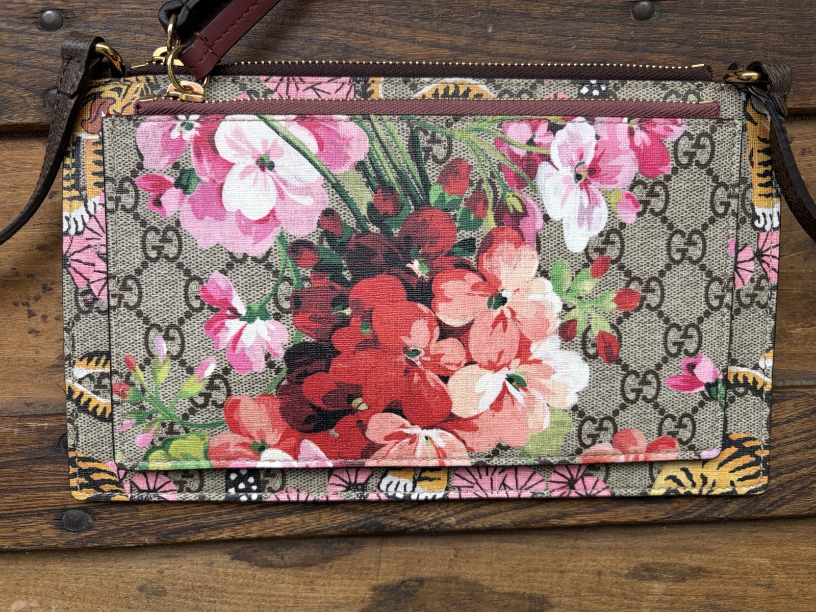 Gucci GG Supreme Bengal Tiger Double Zip Shoulder Crossbody Bag Mint Condition