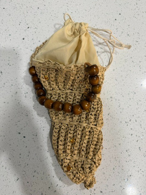 Woven Seashell Wristlet Bag w/ Wooden Bead Handle & Crystals – NWOT