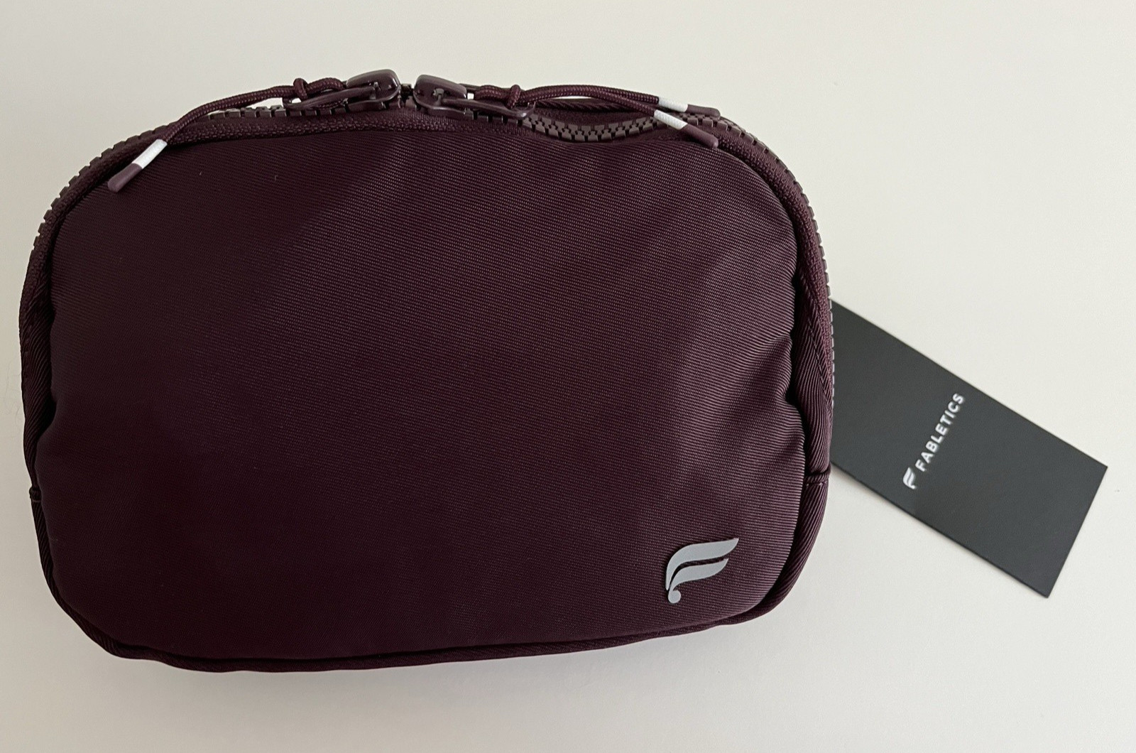 Fabletics The Belt Bag 1L Waistbag 19.5cm x 5cm x 14cm Zipper Pockets Purple