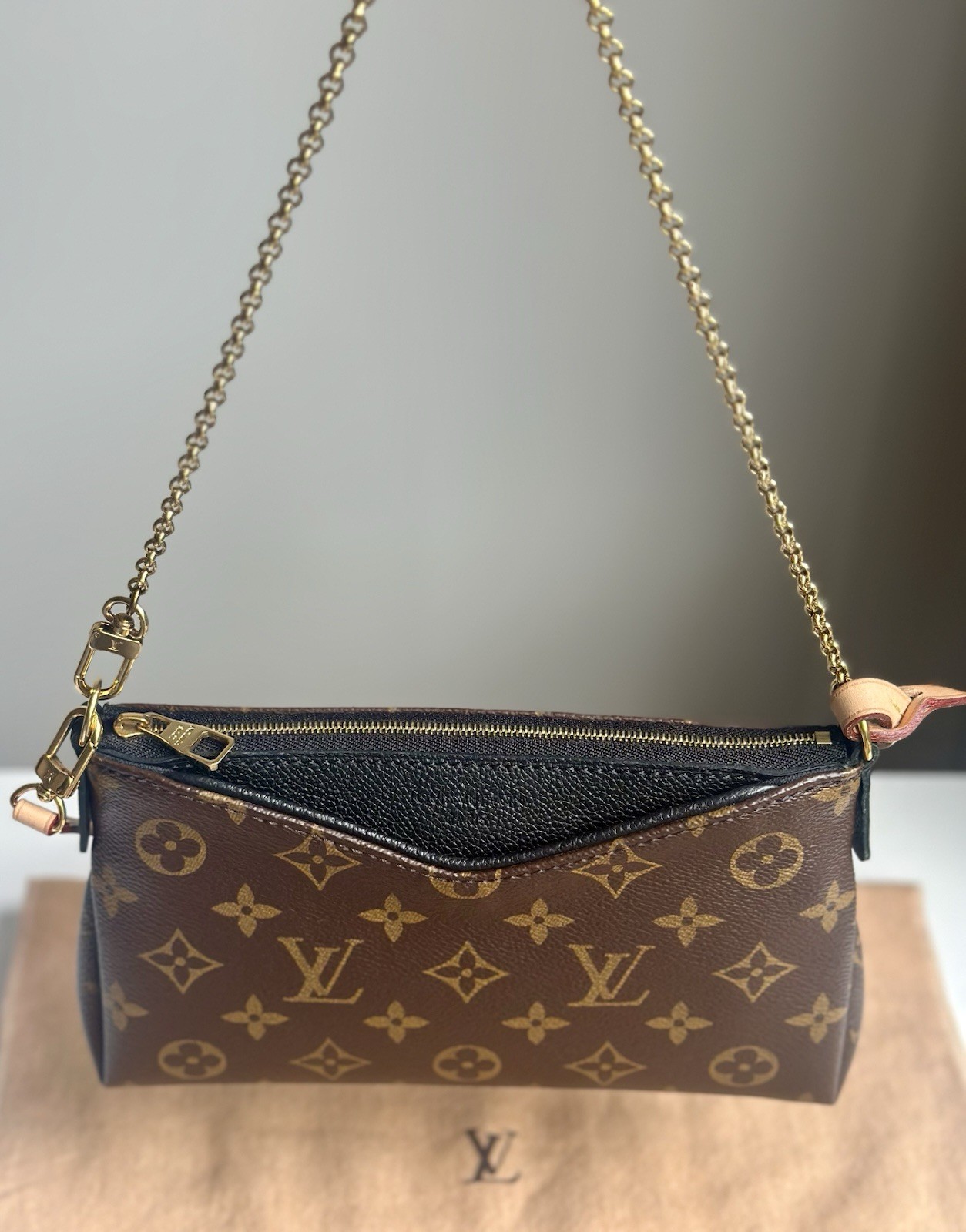 Louis Vuitton Pallas Clutch Monogram Noir | Excellent Condition