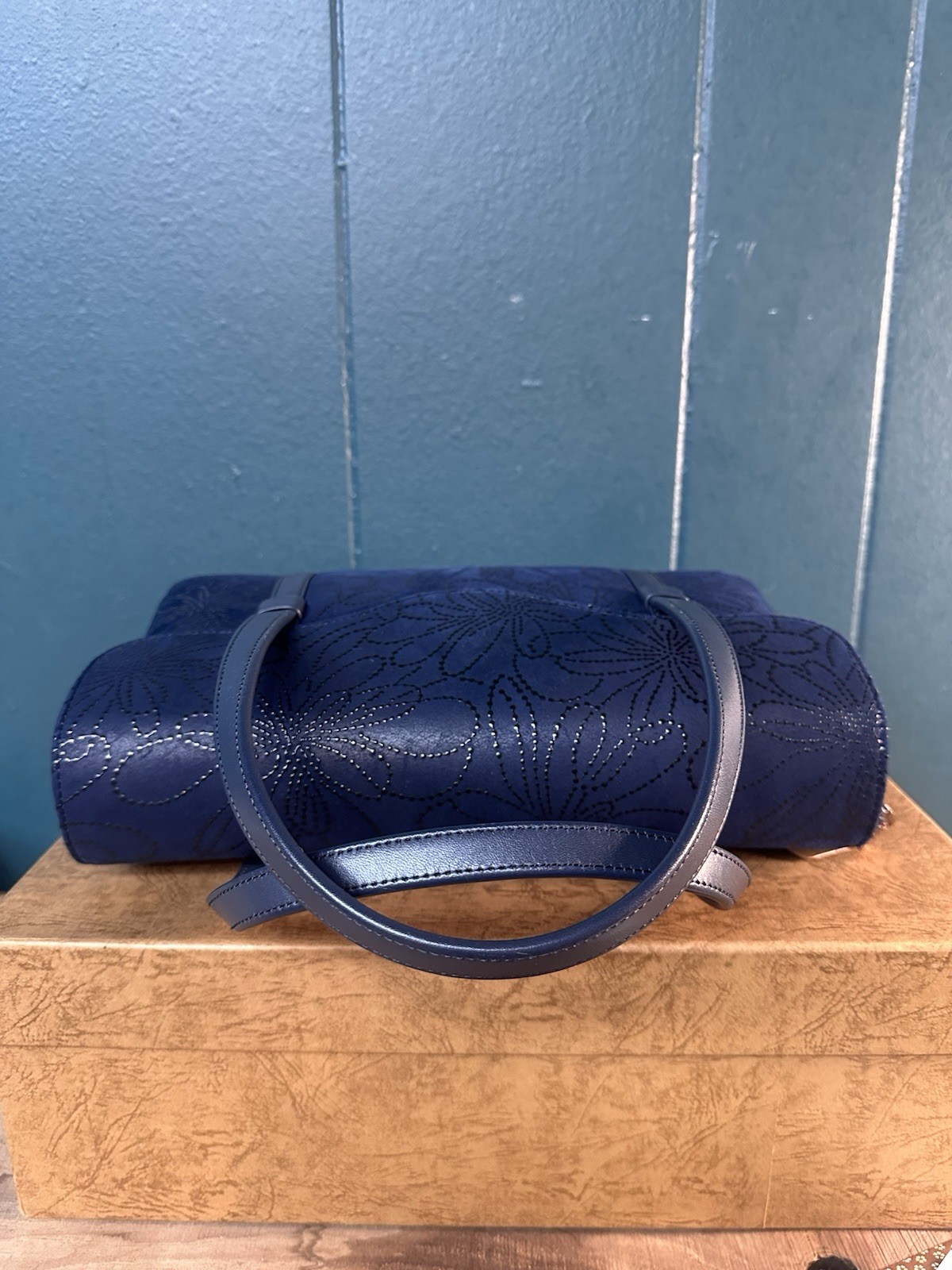 Inden-Ya Indigo Deer Leather Handbag Urushi Floral Japan Box Set