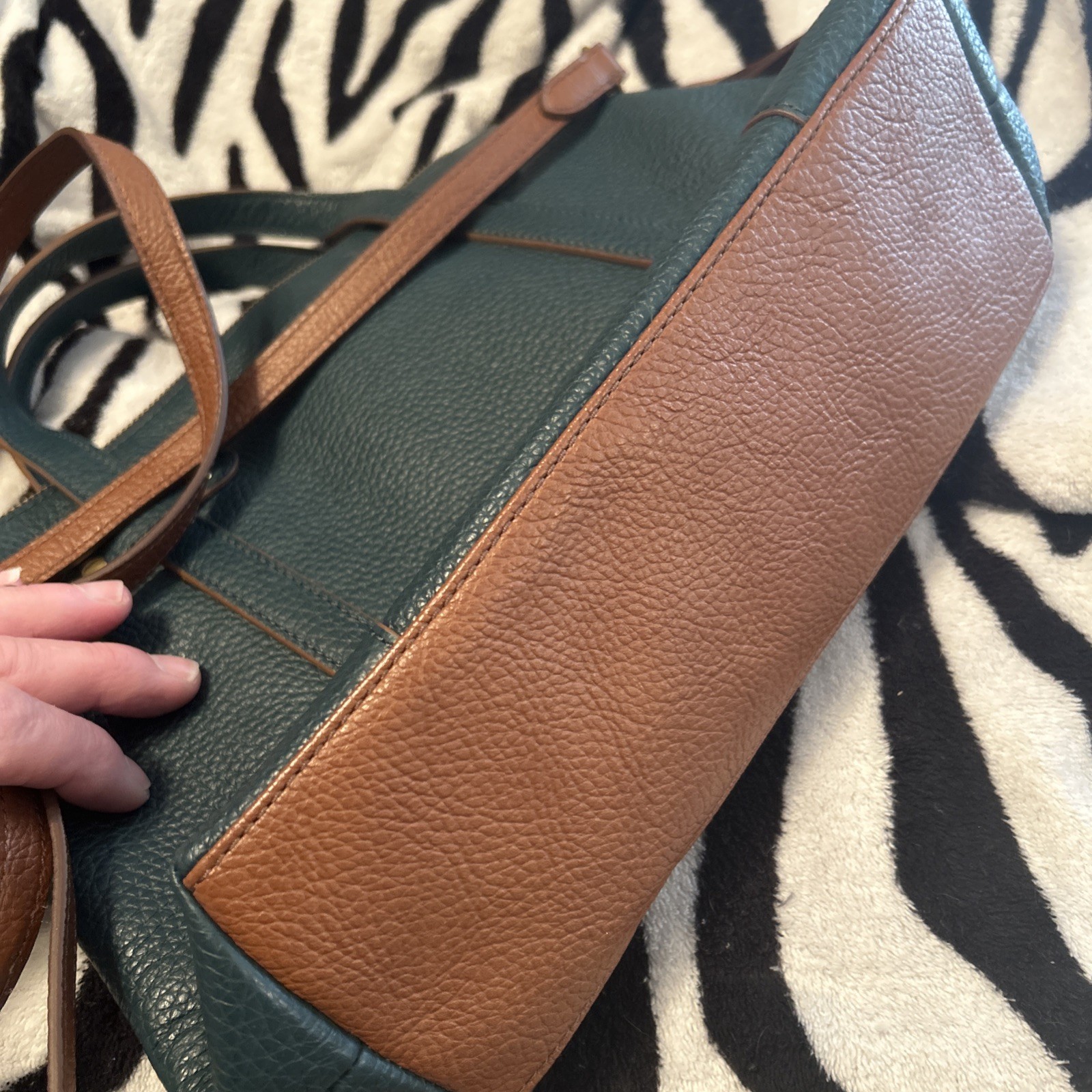 Fossil Dark Green Genuine Pebbled Leather Adjustable Strap Purse Euc 3-26