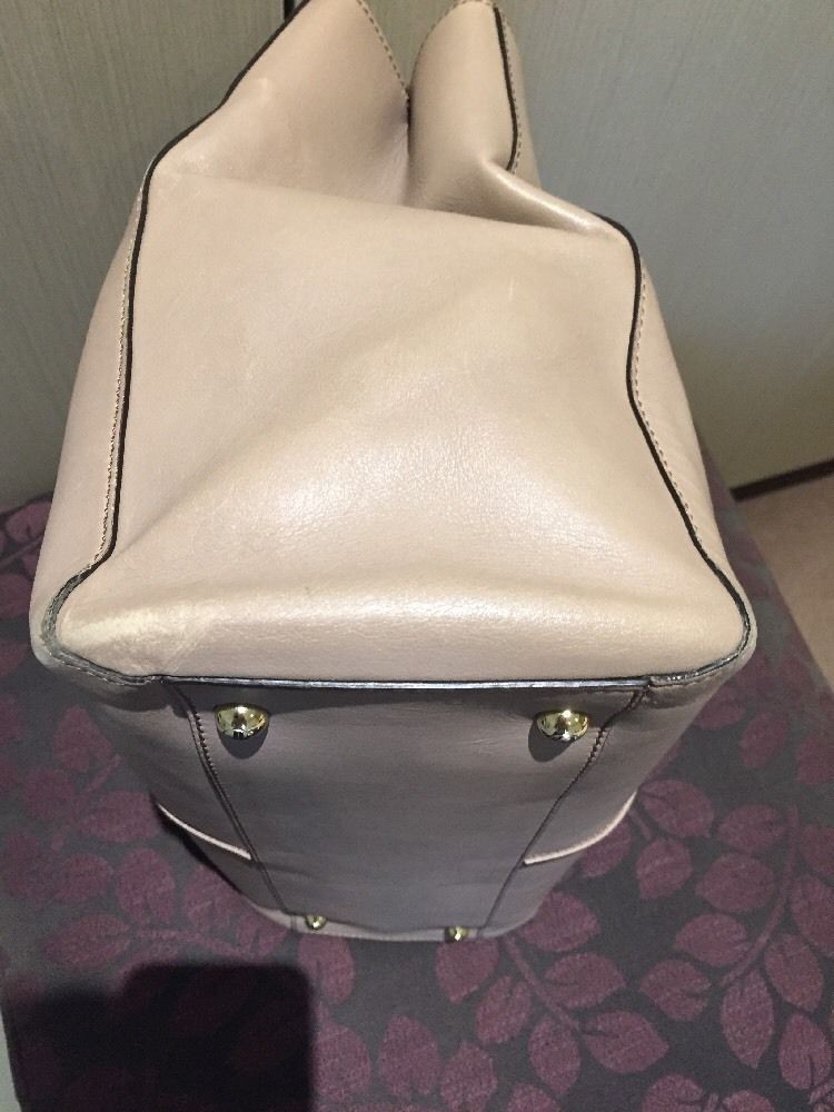 Tod D-Styling Shopping Tote in Leather Taupe Color