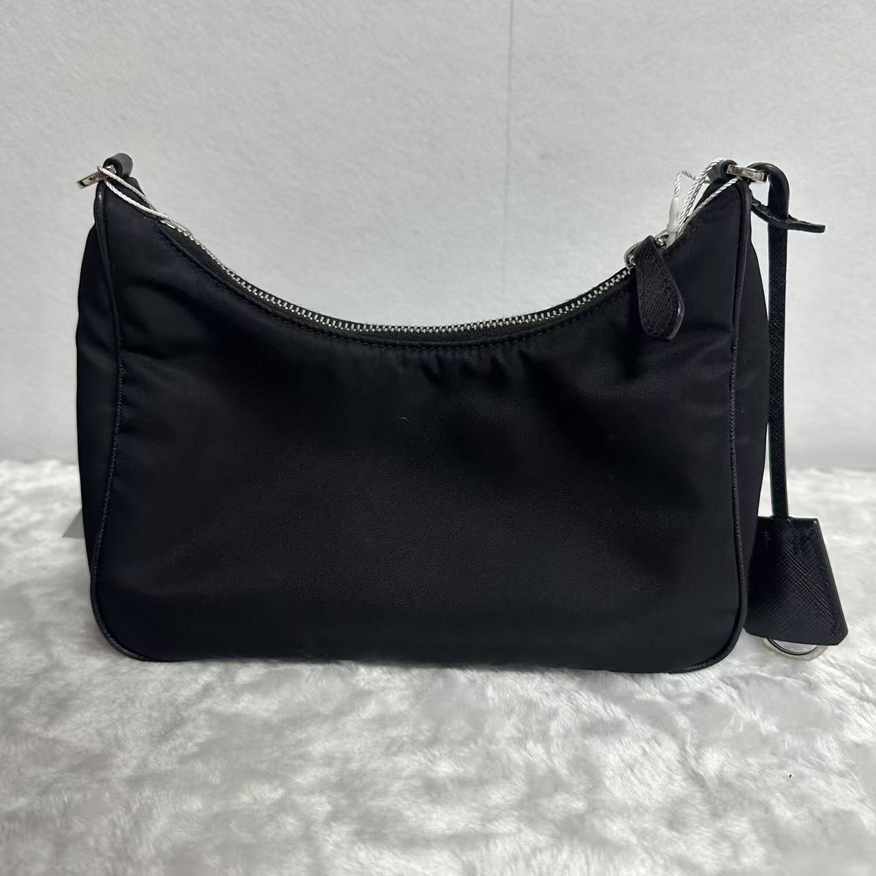 Prada Re-Edition 2005 Hobo Bag Black Nylon silvery Hardware 2WayBag
