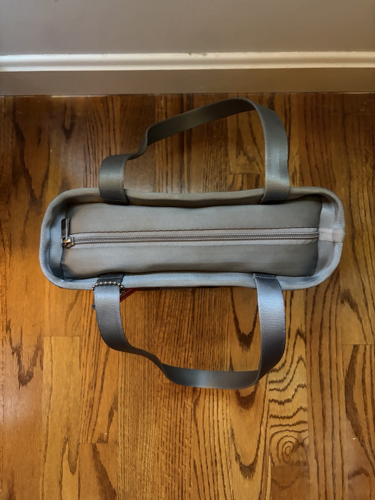 Harvey’s Seatbelt Bag, handbag, bag, grey charcoal refurbished