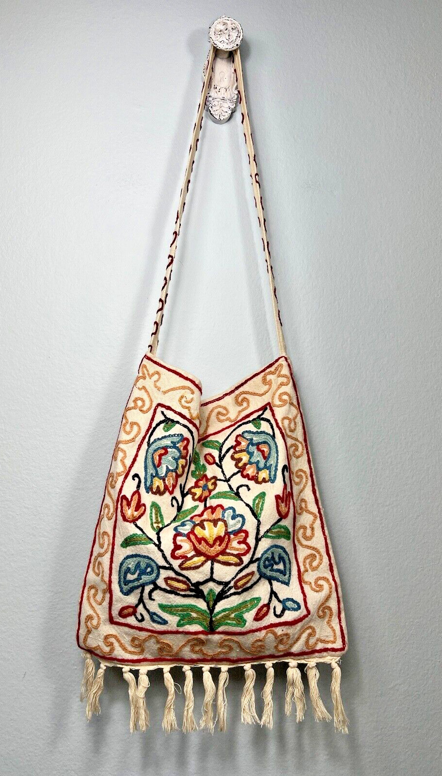 Unbranded Shoulder Bag Womens Medium Cream Floral Crewel Embroidered Boho Fringe