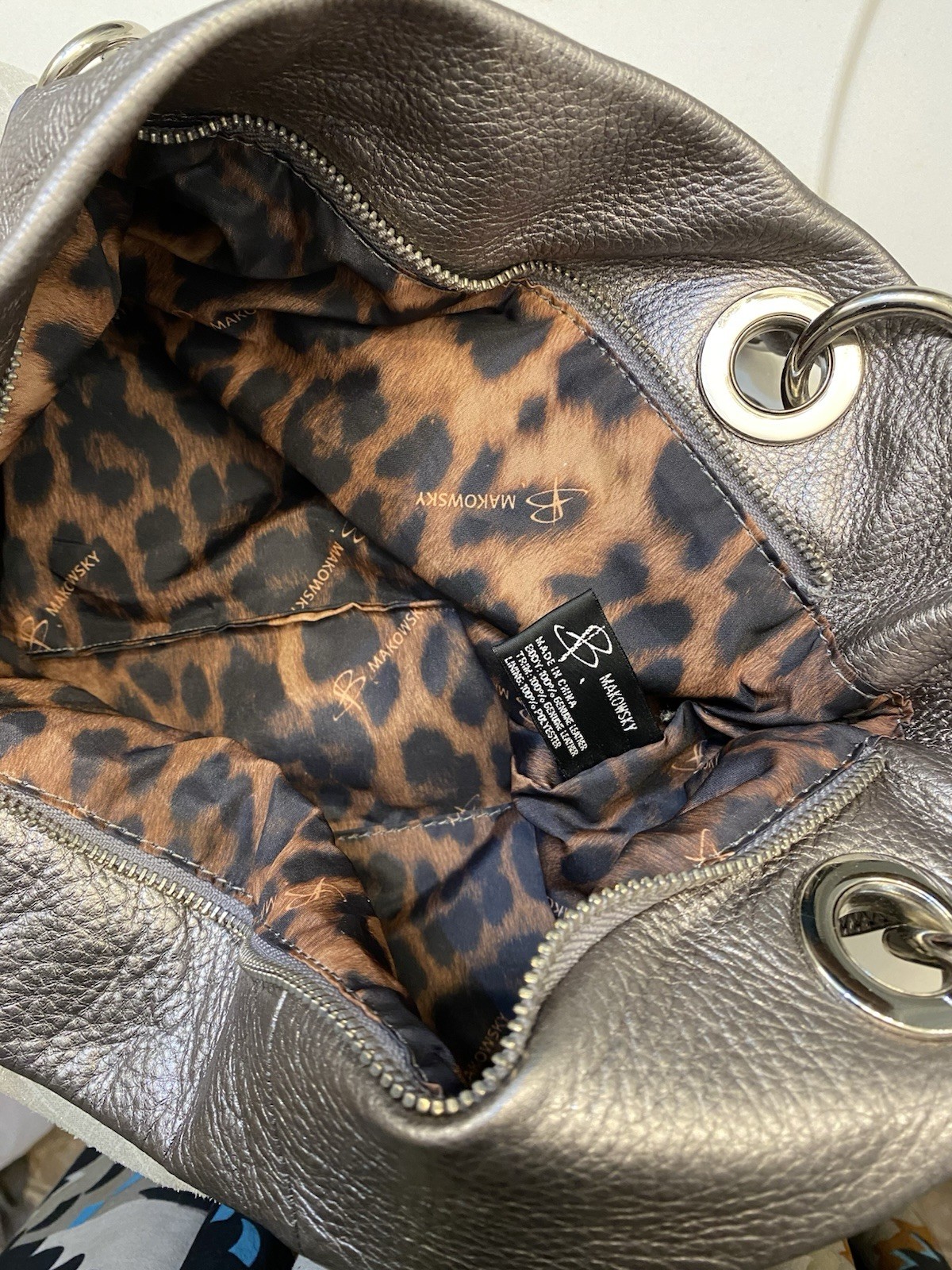 B Makowsky Tri Color Shoulder bag, good condition clean interior Large Size,