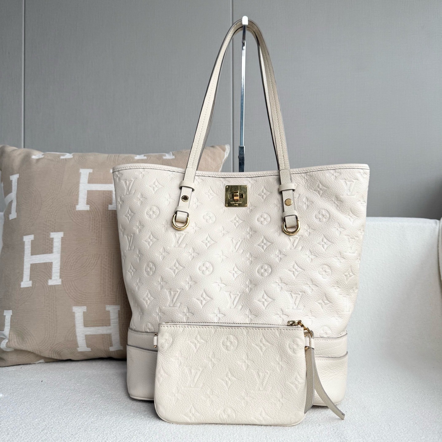 Louis Vuitton Monogram Embossed Leather Tote Bag, （27×33×15）cm