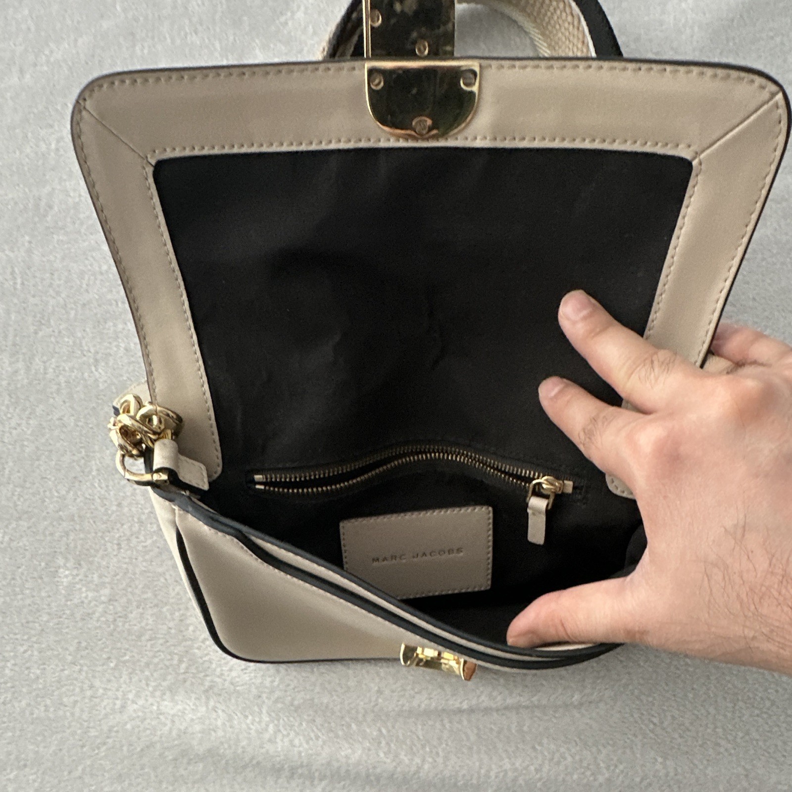 Marc Jacobs Colorblock Shoulder Bag Black/Beige Chain Strap Push Lock Gold HW