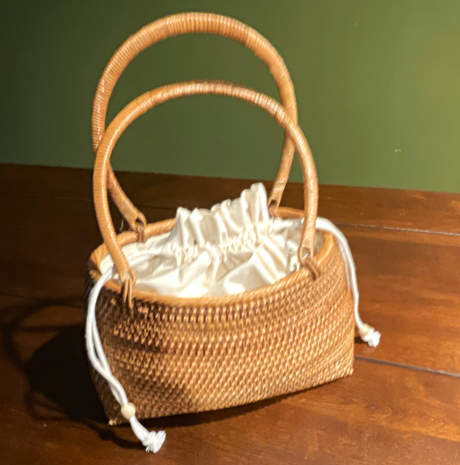 Woven Brown Wicker Top Handle Bag White Lined Drawstring Closure Tassel