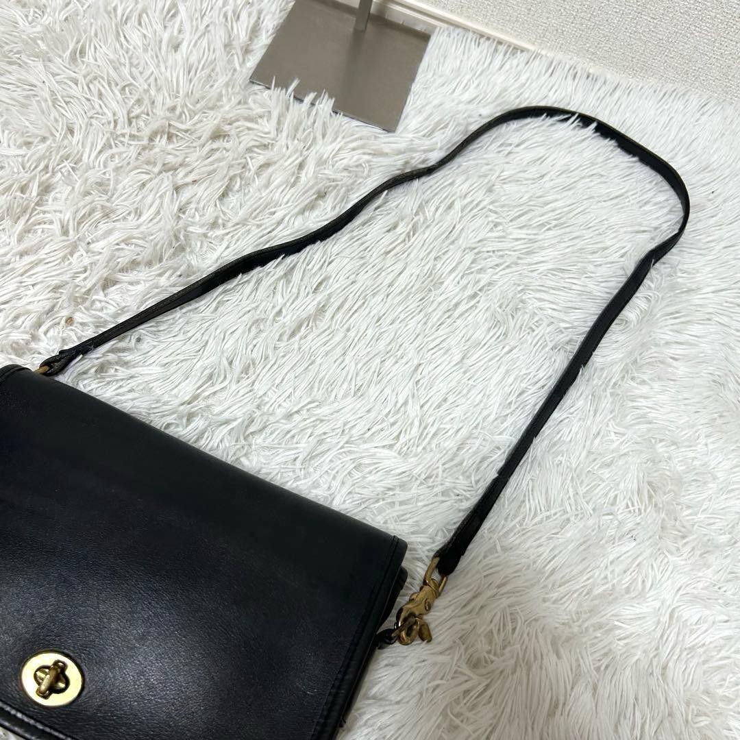 Excellent condition Turn Lock Flap Old Coach Black Leather Item Unisex from Japa