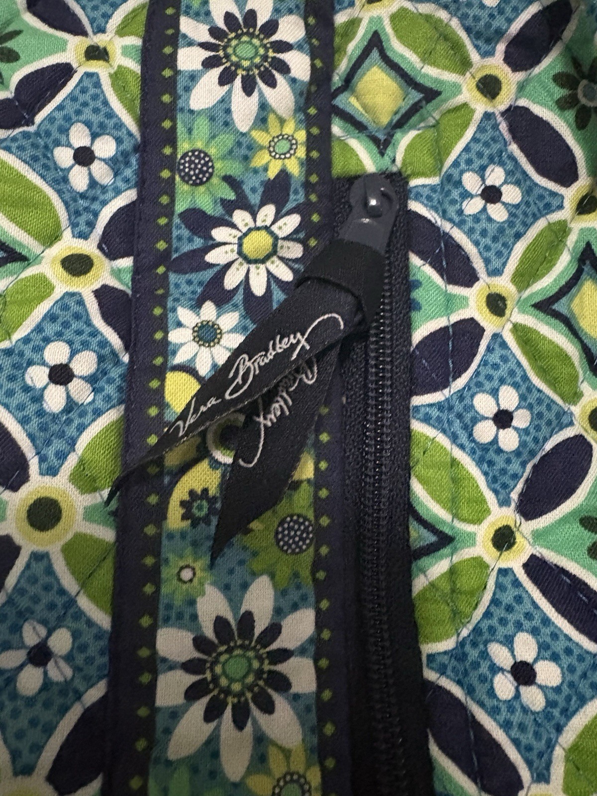 Vera Bradley Drawstring Backpack Vintage Daisy Daisy Front Zipper Inside Pockets