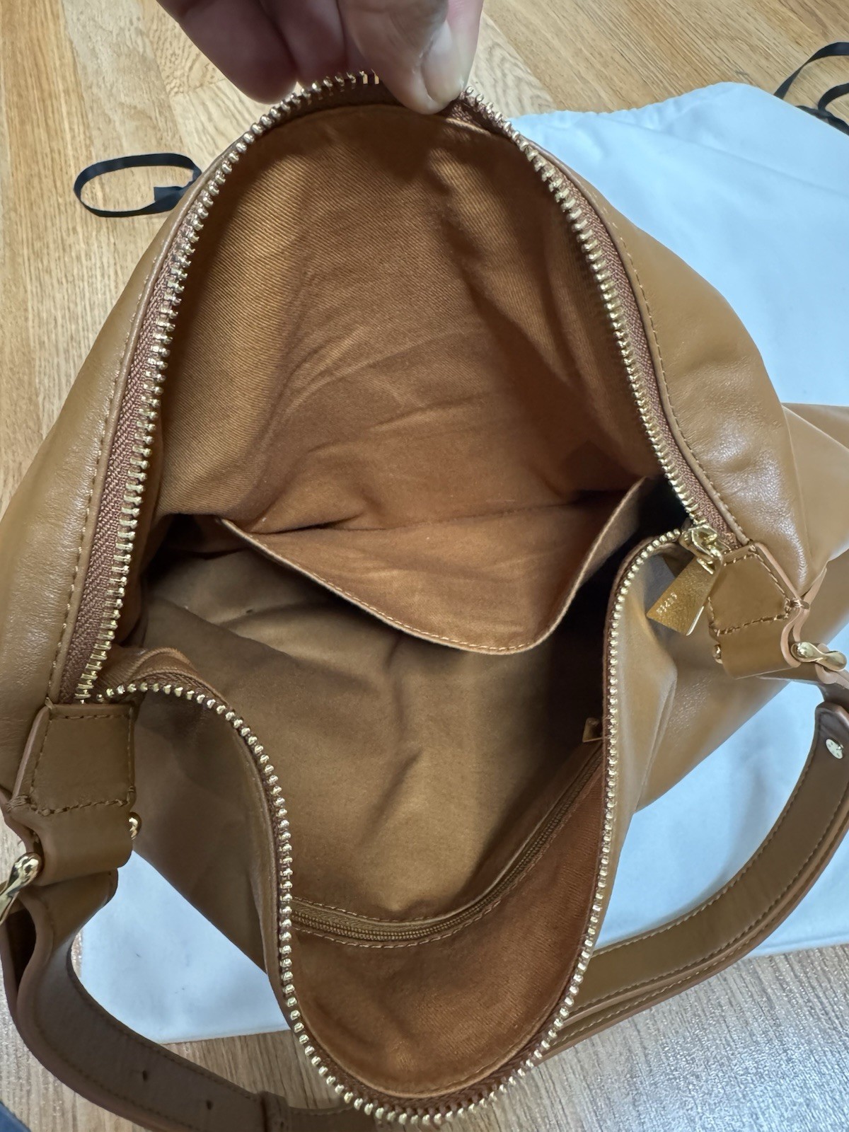 AUPEN Leather Shoulder Bag Handbag Top Zip Bag In Brown .!!