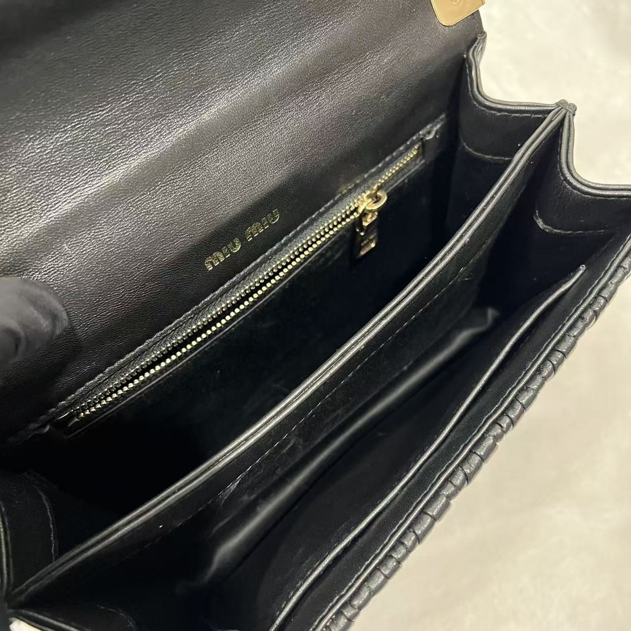 Miu Miu Matelassé Leather Chain Shoulder Bag with Push-Lock Closure Auth