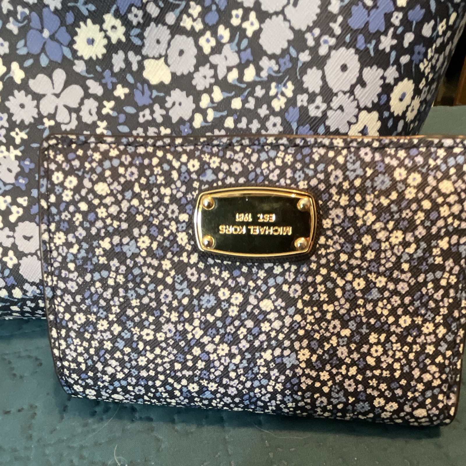 Michael Kors Blue/White Ditsy Floral Tote Bag Blue Shoulder Straps Zip Top