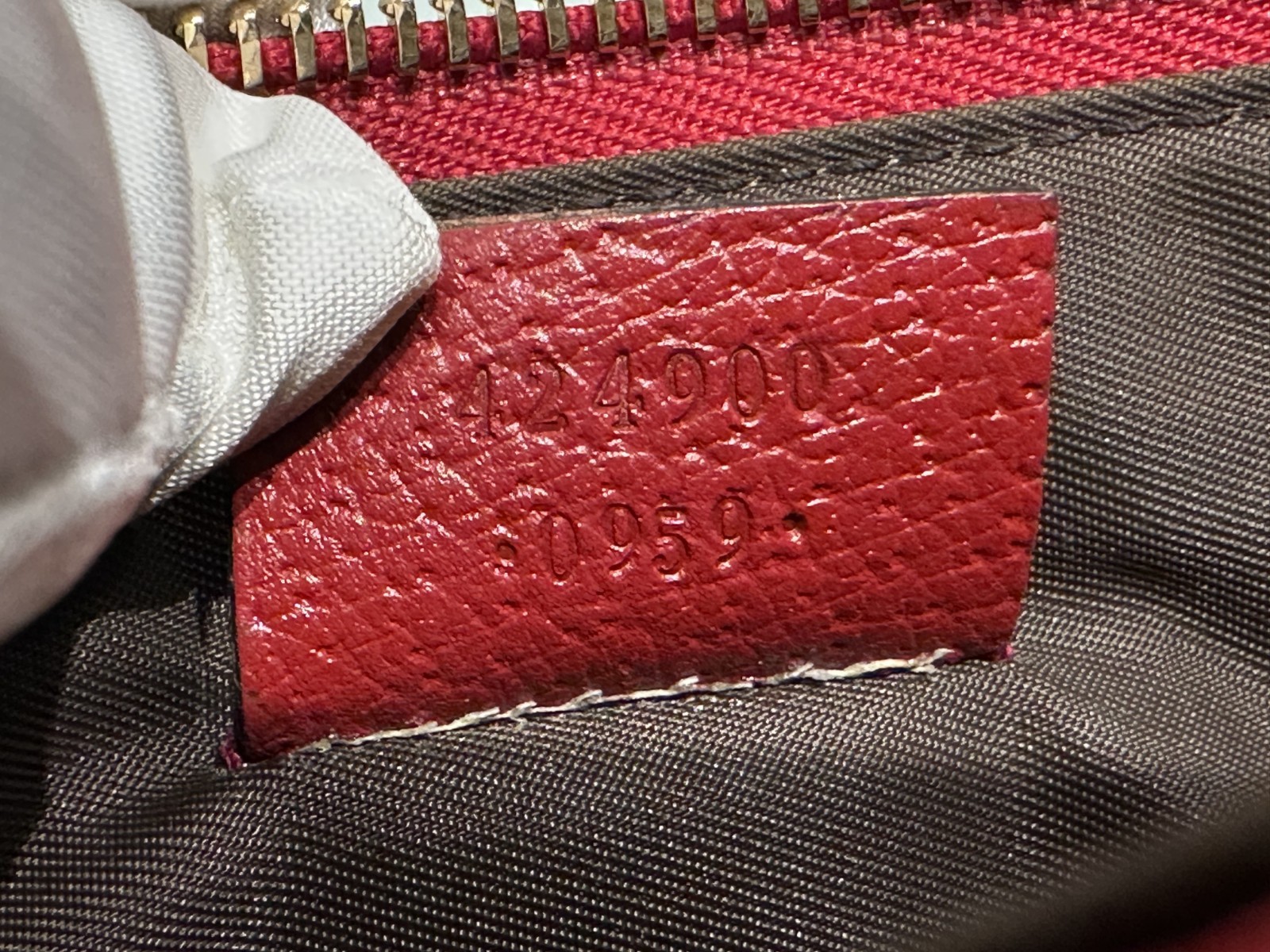 GUCCI GG SUPREME RED TIAN PRINT CANVAS + LEATHER ZIP PORTFOLIO CLUTCH ~ $1,000
