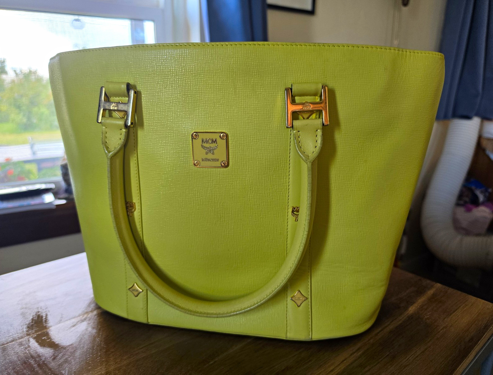 MCM Leather Tote Bag – Three Compartment Lemon Yellow 🍋