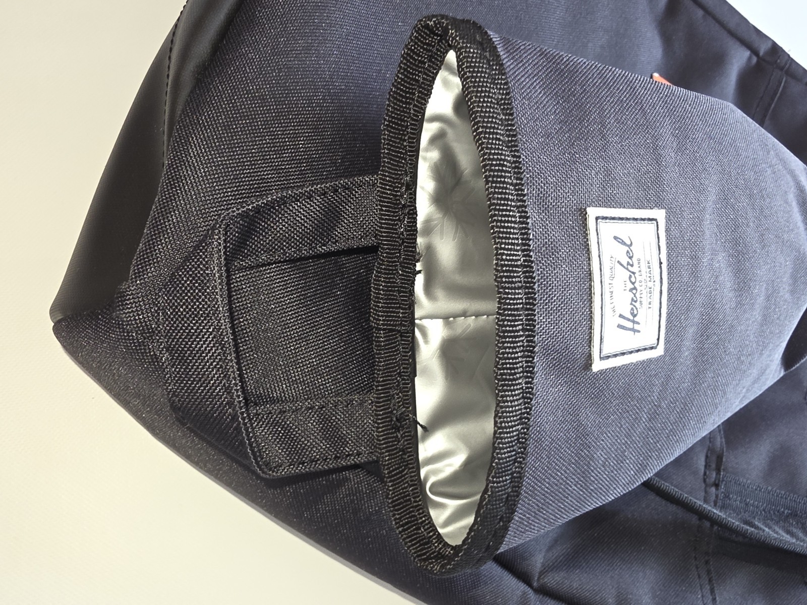 Herschel Supply Co. Alexander Zip Small Heathered Black Cooler Bag