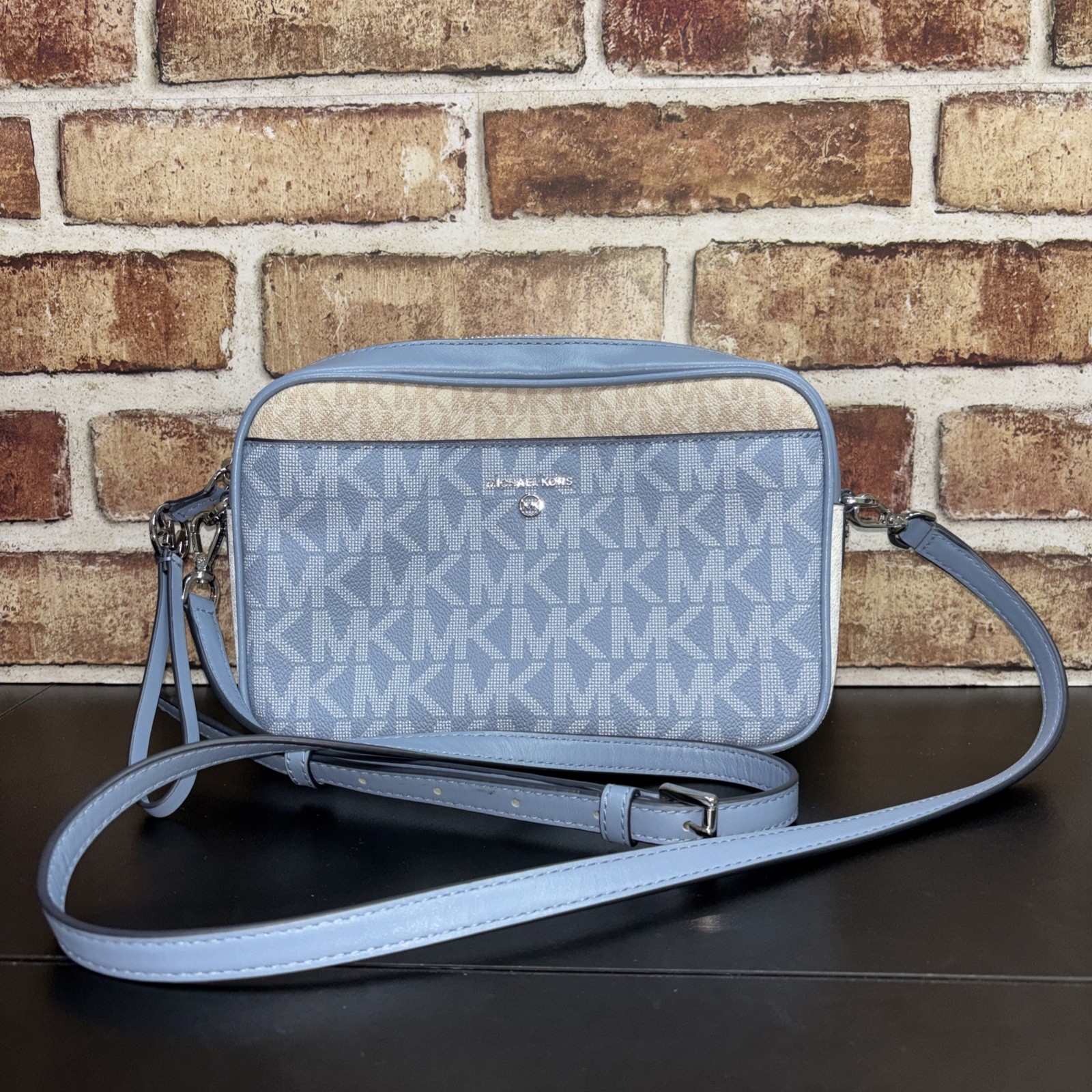 Michael Kors crossbody Jet Set Charm in light Blue and vanilla. New