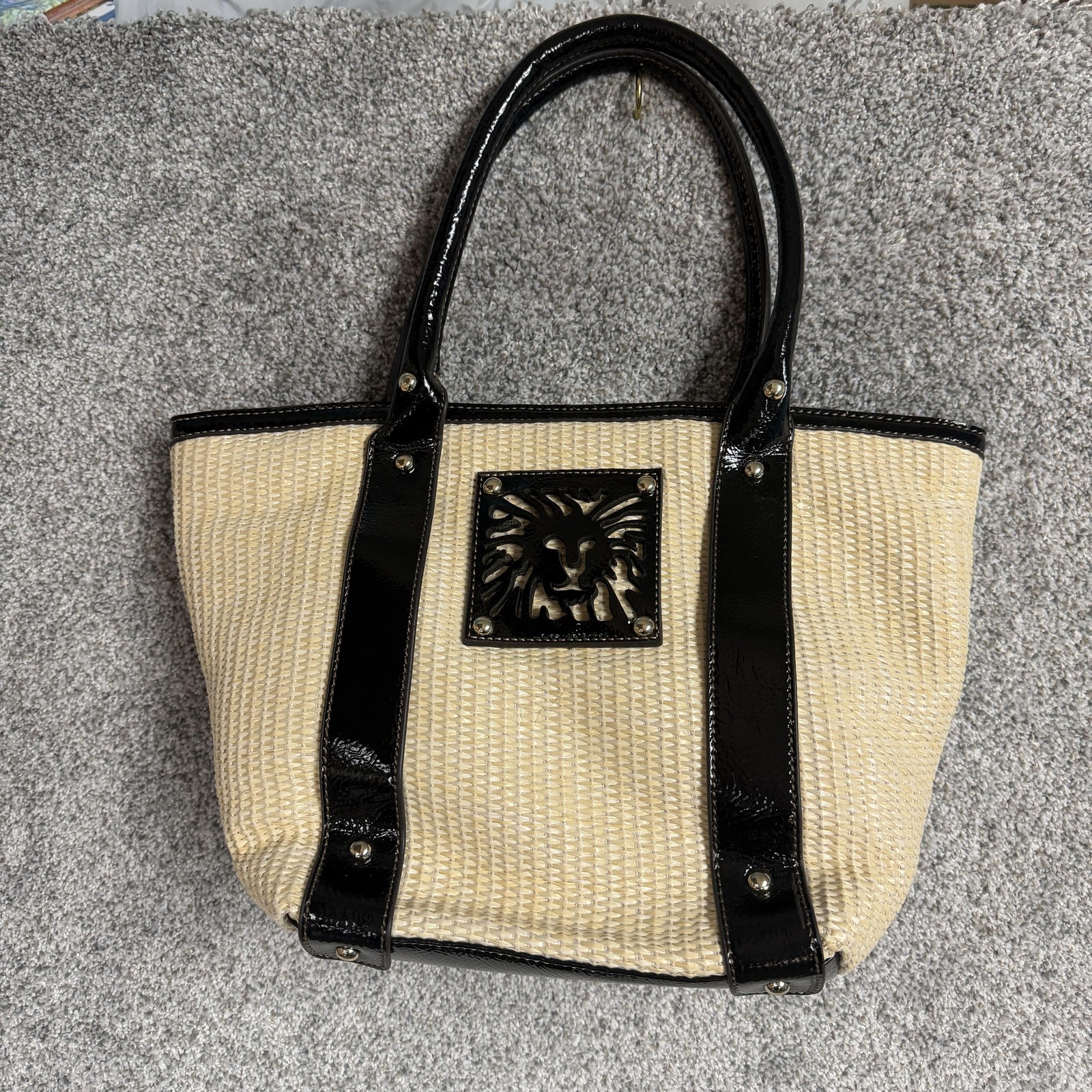 AK Anne Klein Lion Logo Straw Purse Cream Black Patent Trim Chic Beach Preppy