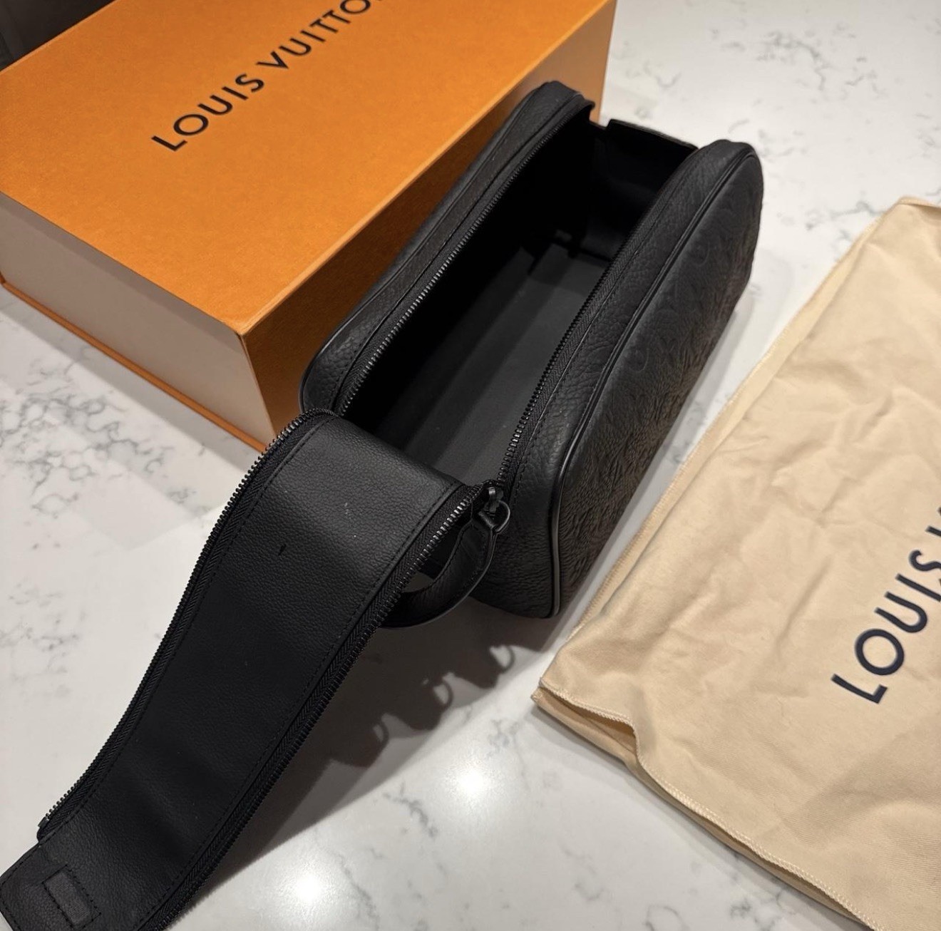 Louis Vuitton Monogram EmpreinteDopp Kit – Noir