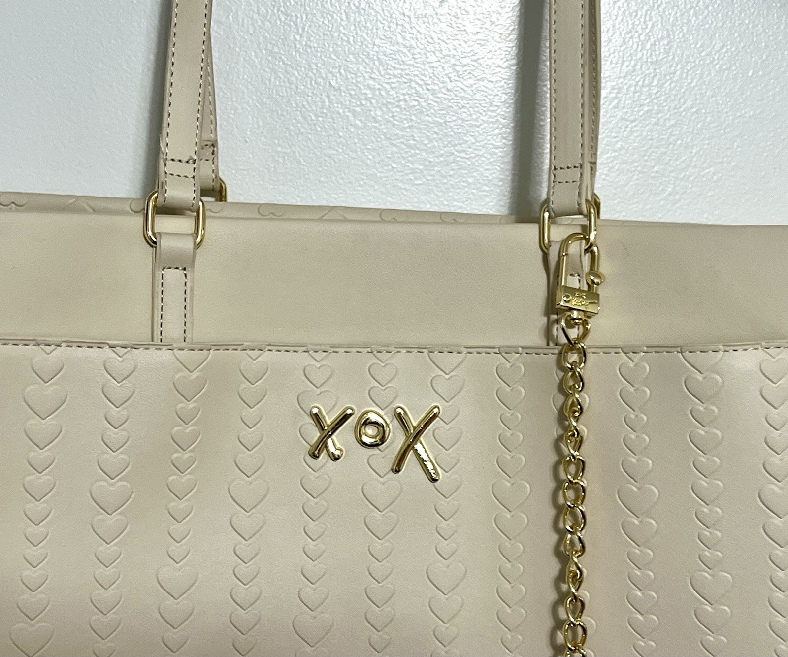 Betsy Johnson Large Cream Laptop Heart Tote with Removable Accessory Bag