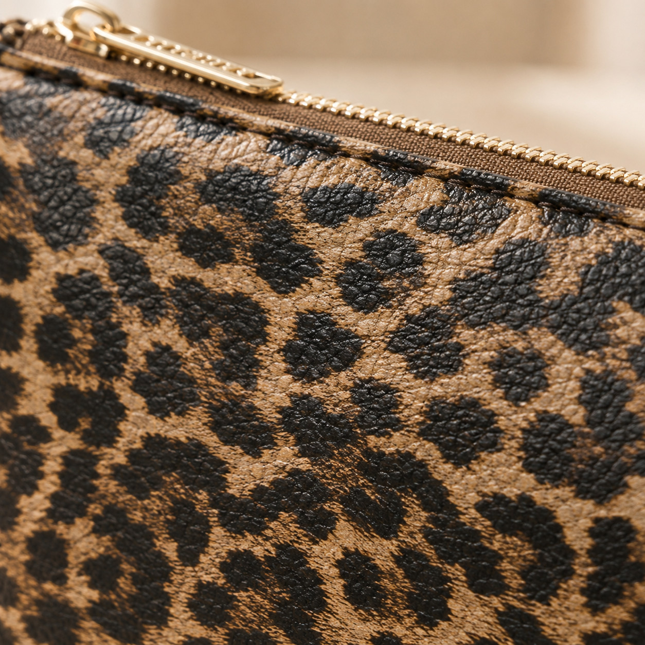 Jen & Co Riley Leopard Crossbody Wristlet Purse 3 Compartment Vegan Leather