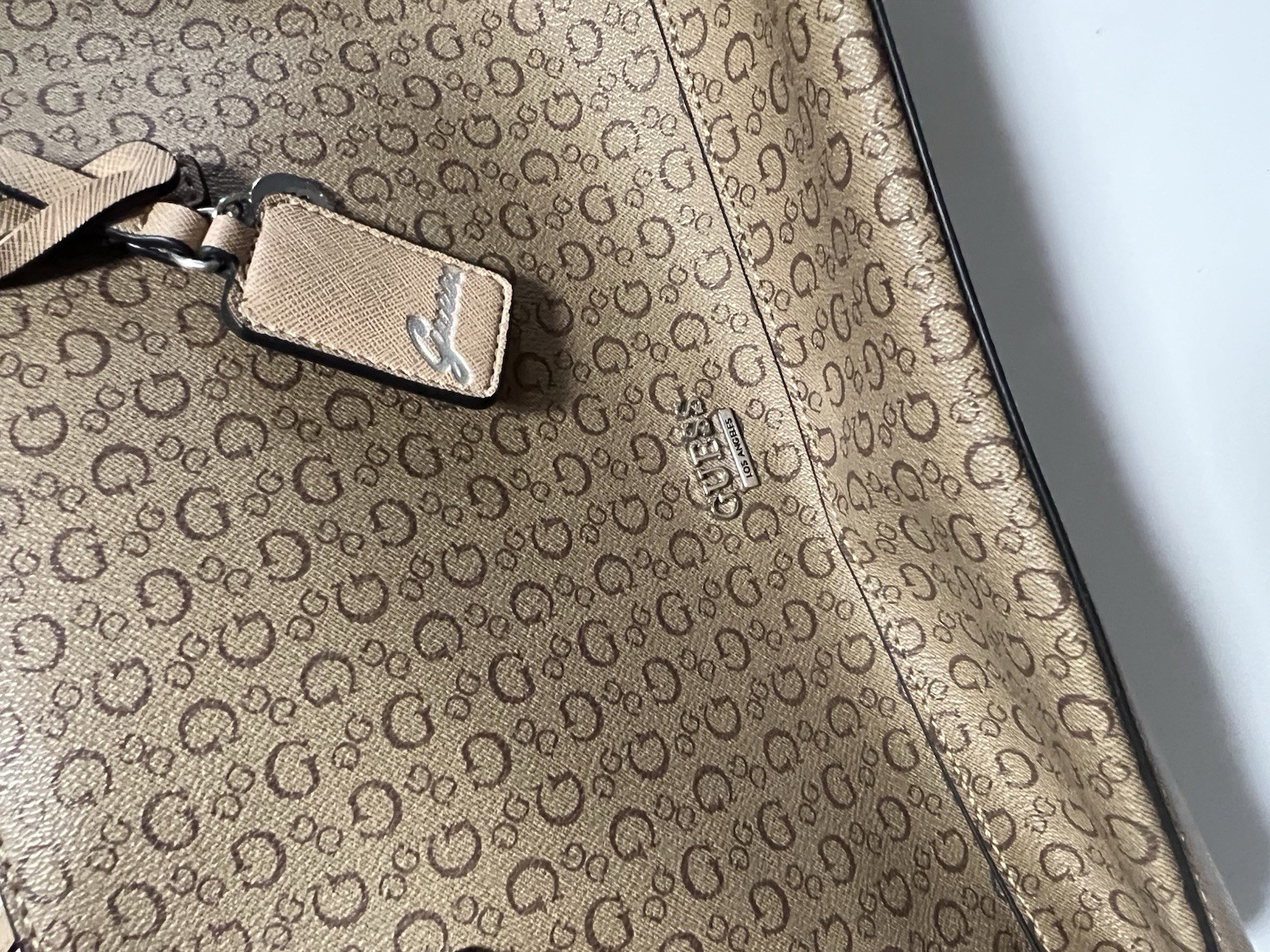 GUESS Women’s Beige Logo Tote Bag, Large, Zip Closure, Detachable Strap