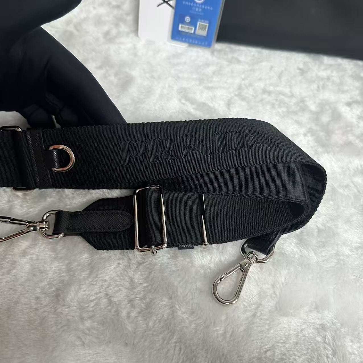 Prada Re-Edition 2005 Hobo Bag Black Nylon silvery Hardware 2WayBag